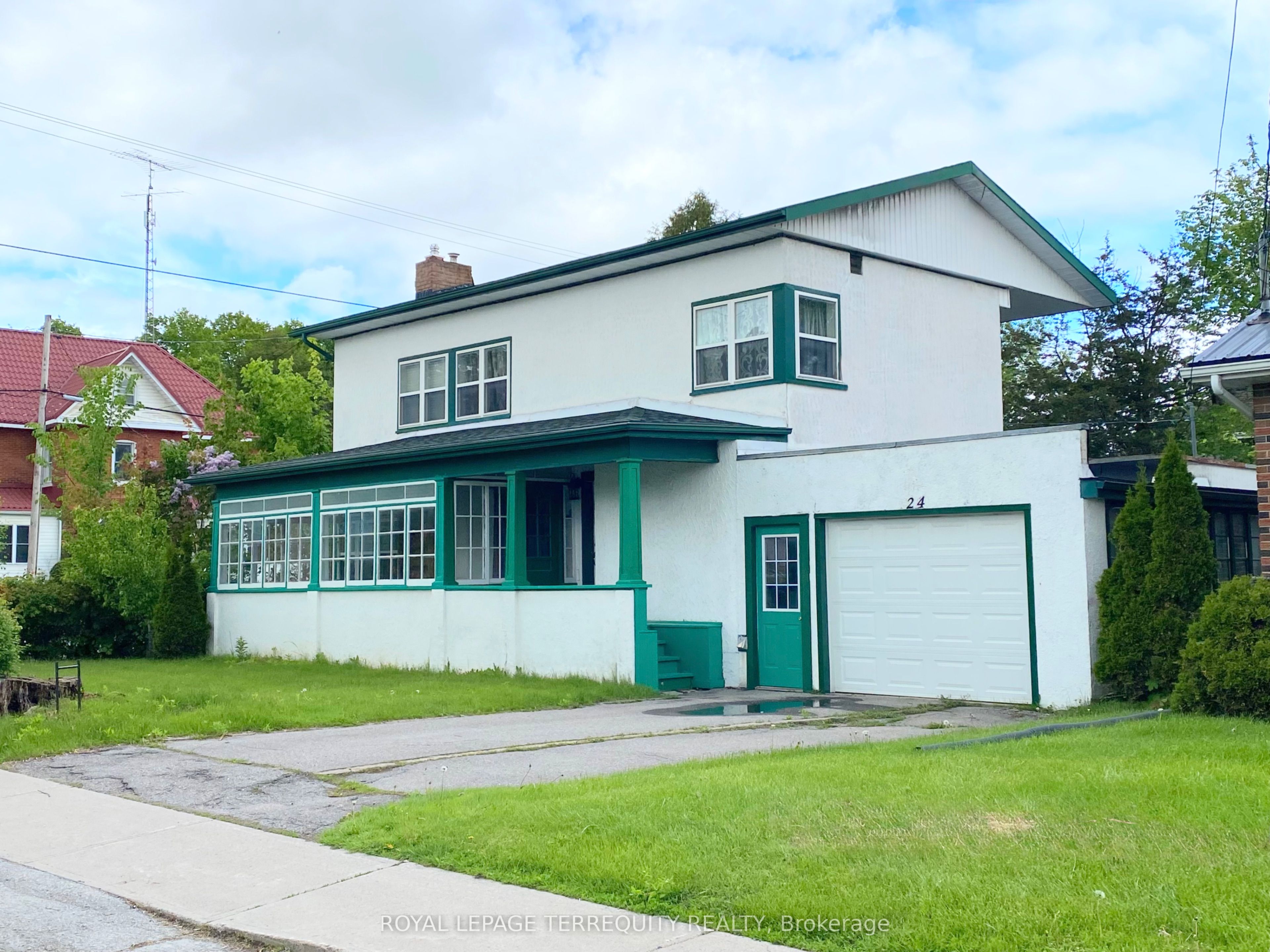 24 Bridge Street W Property Photo 1