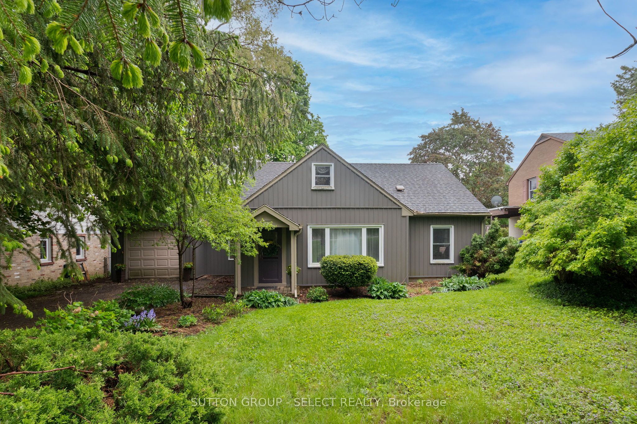 570 Kingsway Avenue Property Photo 1