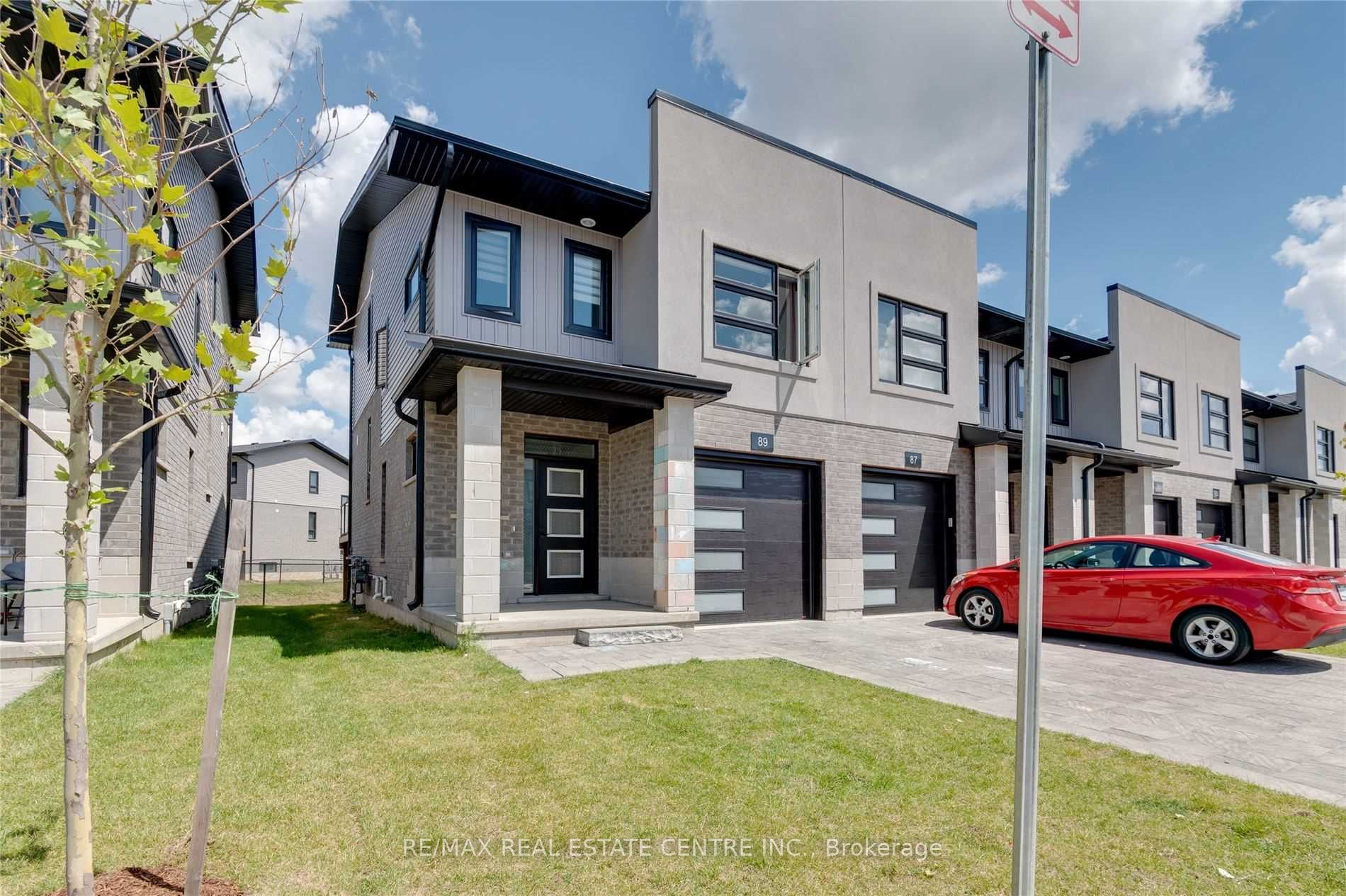 #89 - 3380 Singleton Avenue Property Photo 1