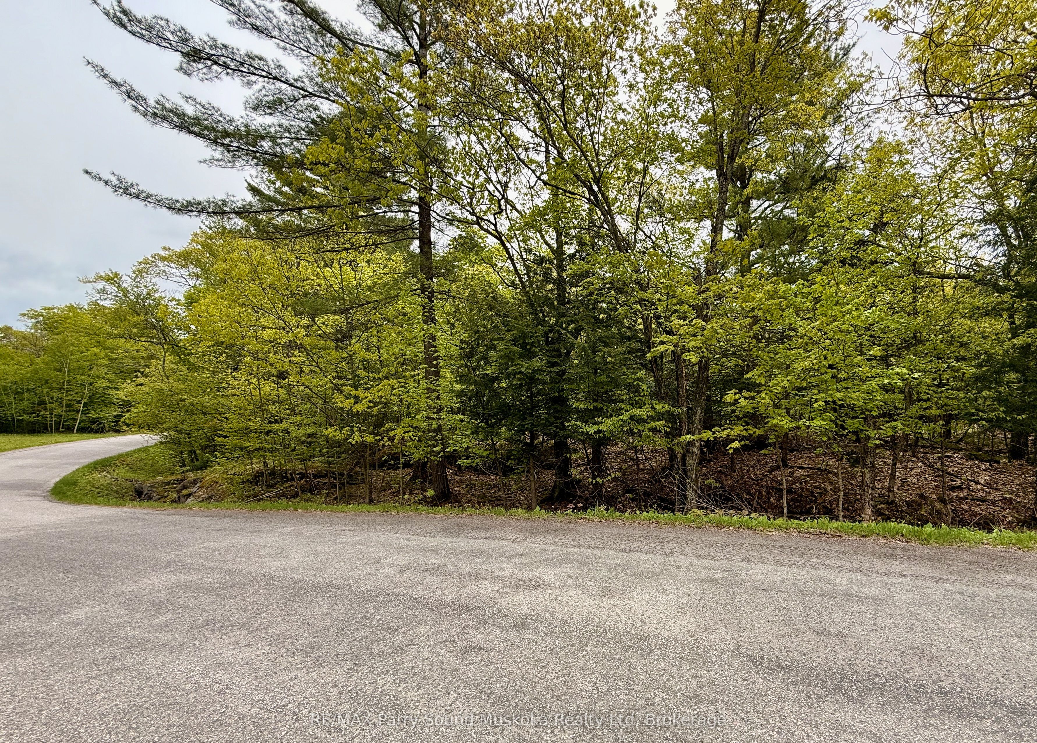 13 Harrison Landing Rd Property Photo 1