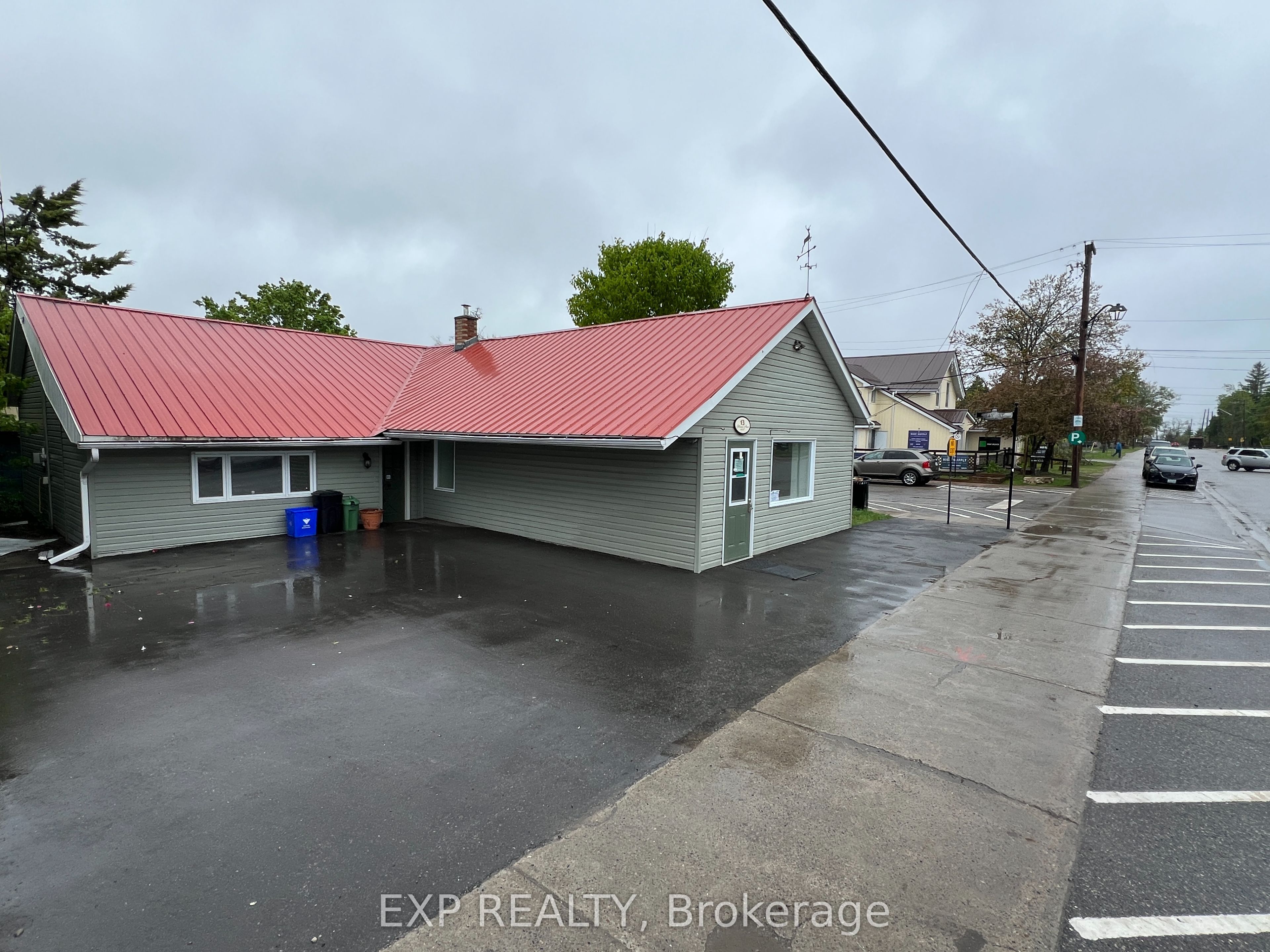 13 Francis St E Property Photo 3