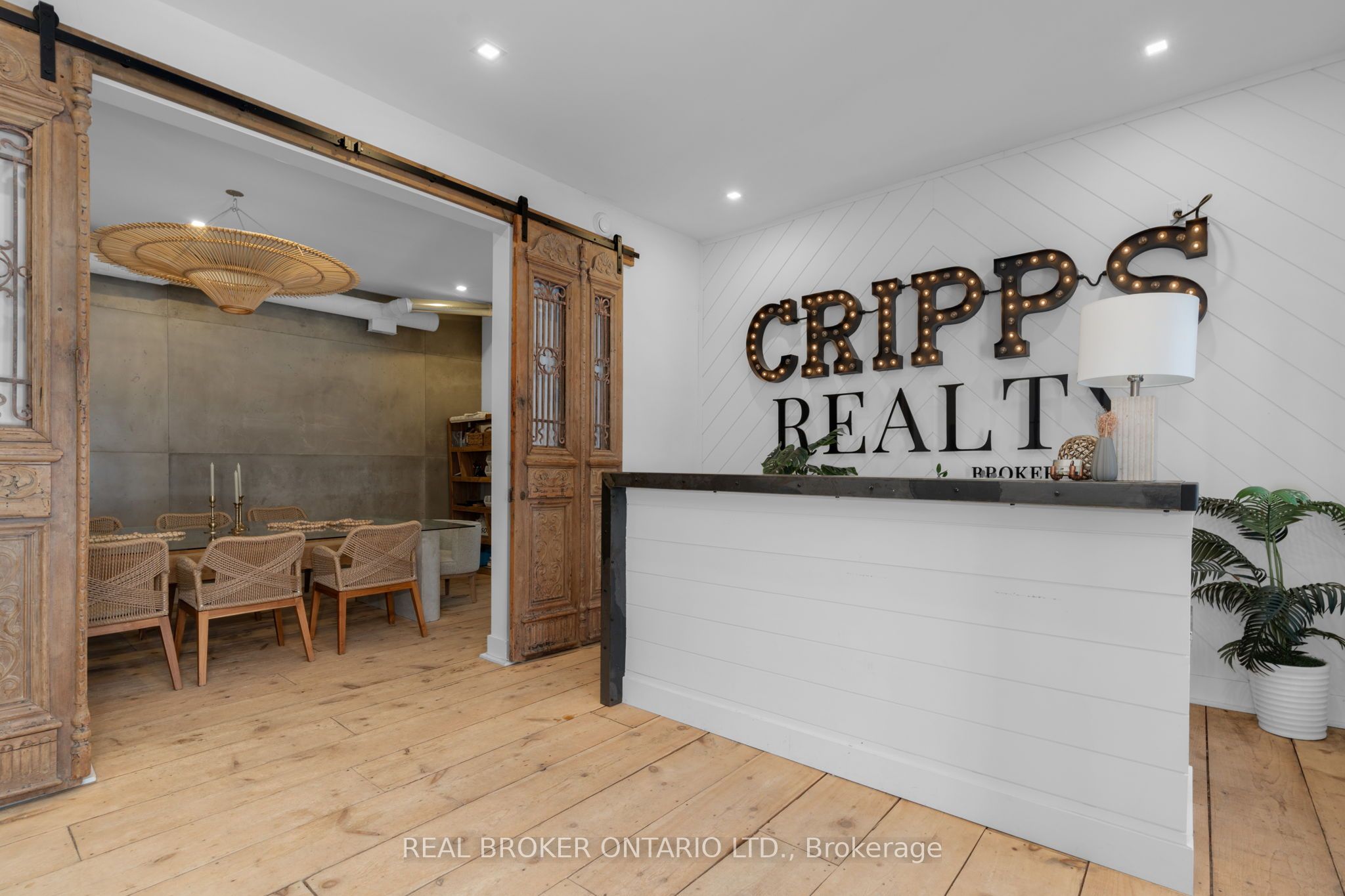 1 Dufferin Street Property Photo 2