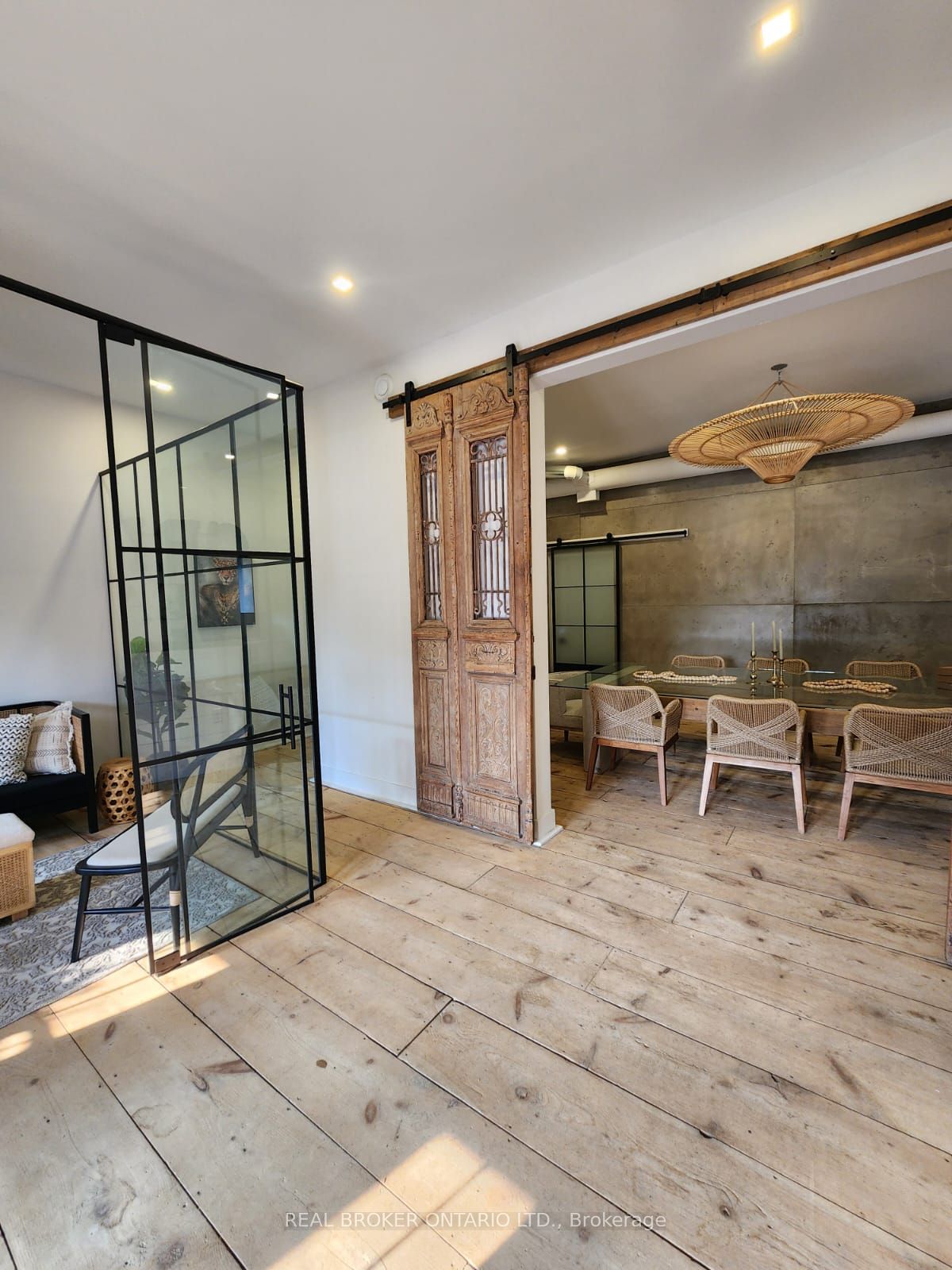 1 Dufferin Street Property Photo 3
