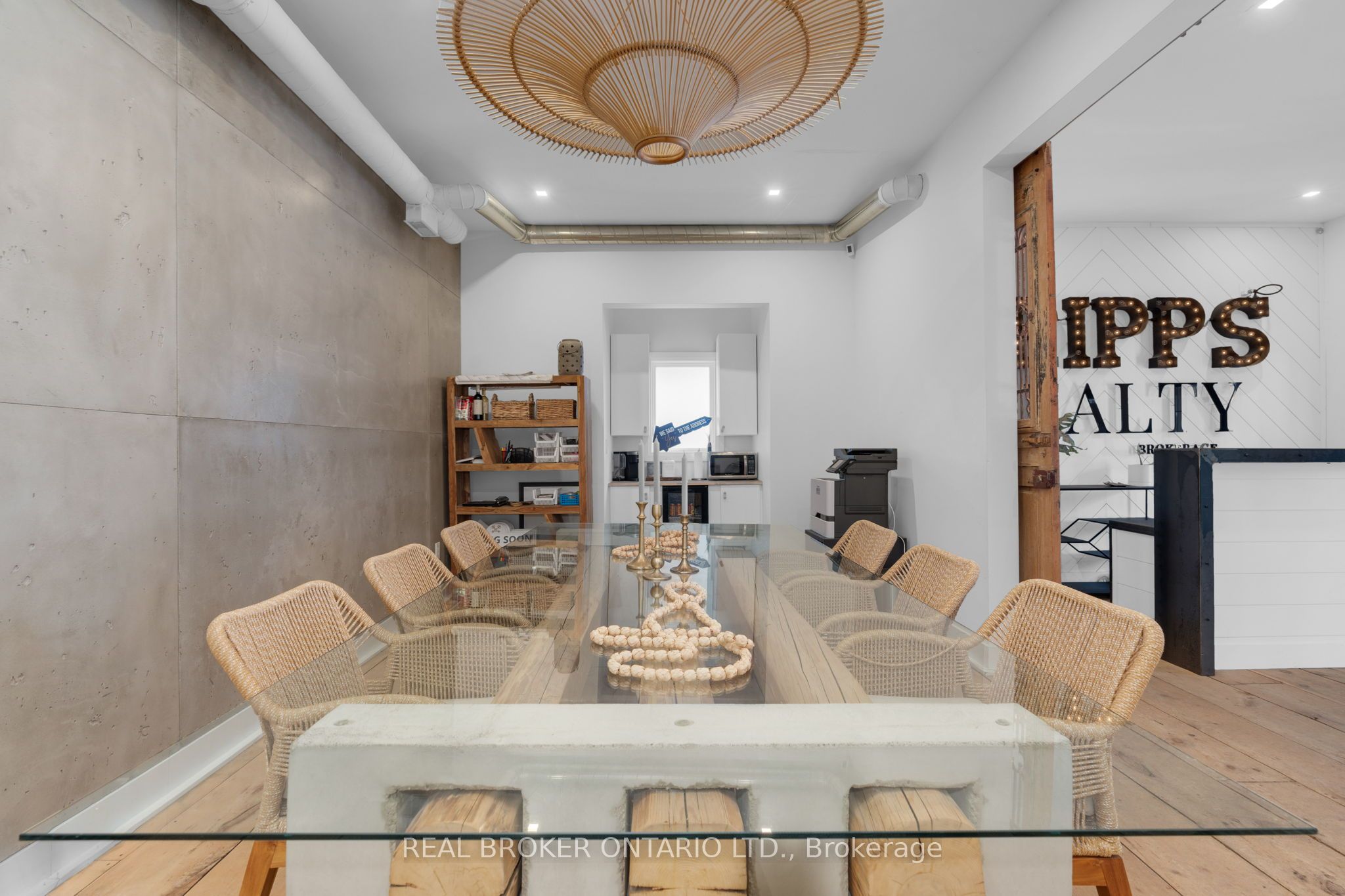 1 Dufferin Street Property Photo 5