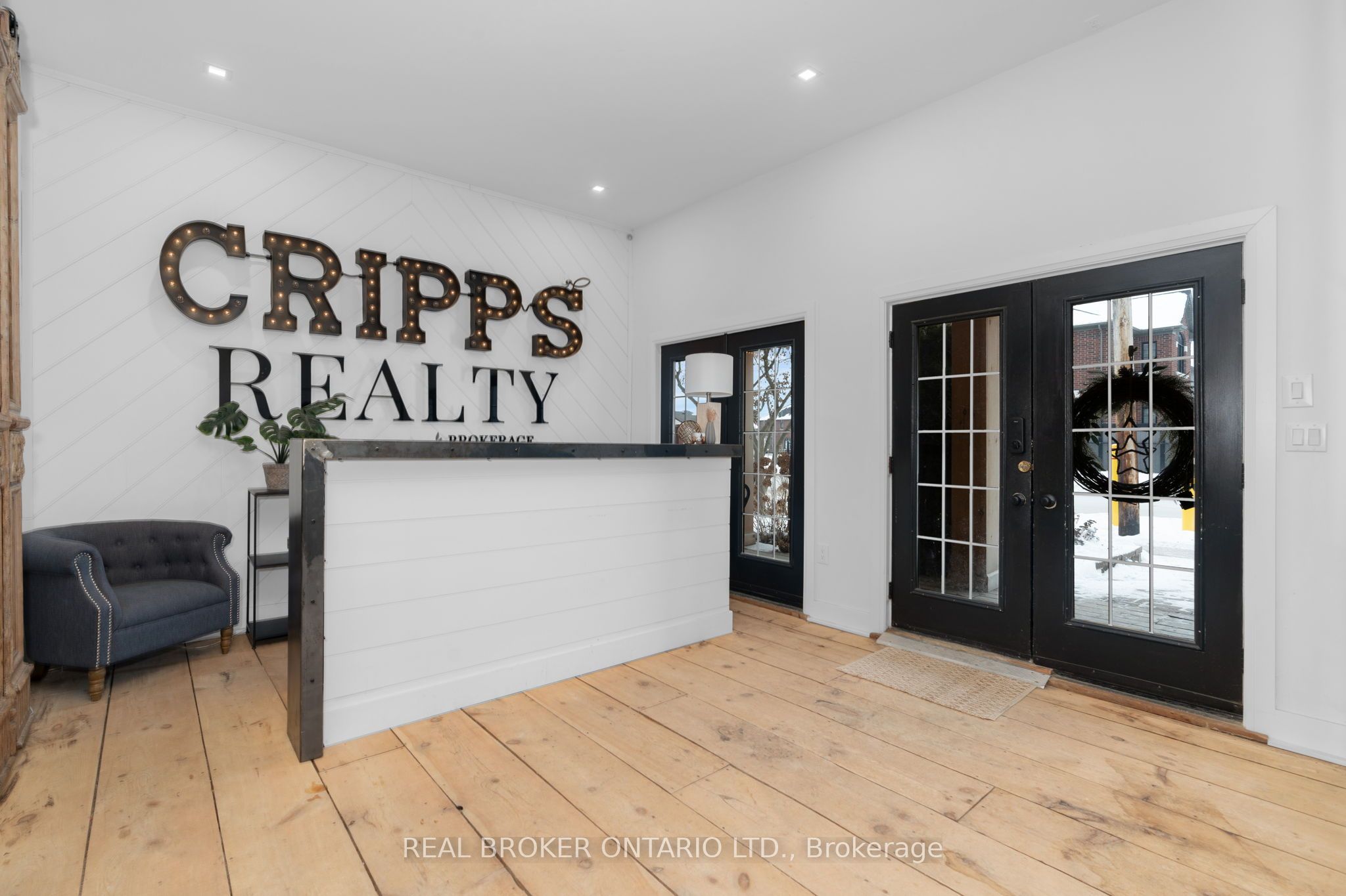 1 Dufferin Street Property Photo 10