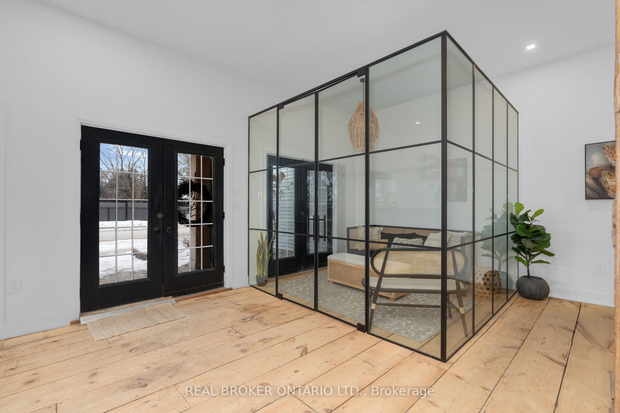 1 Dufferin Street Property Photo 12