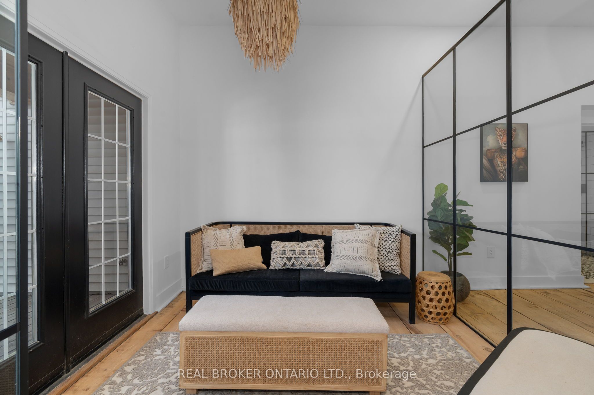 1 Dufferin Street Property Photo 13
