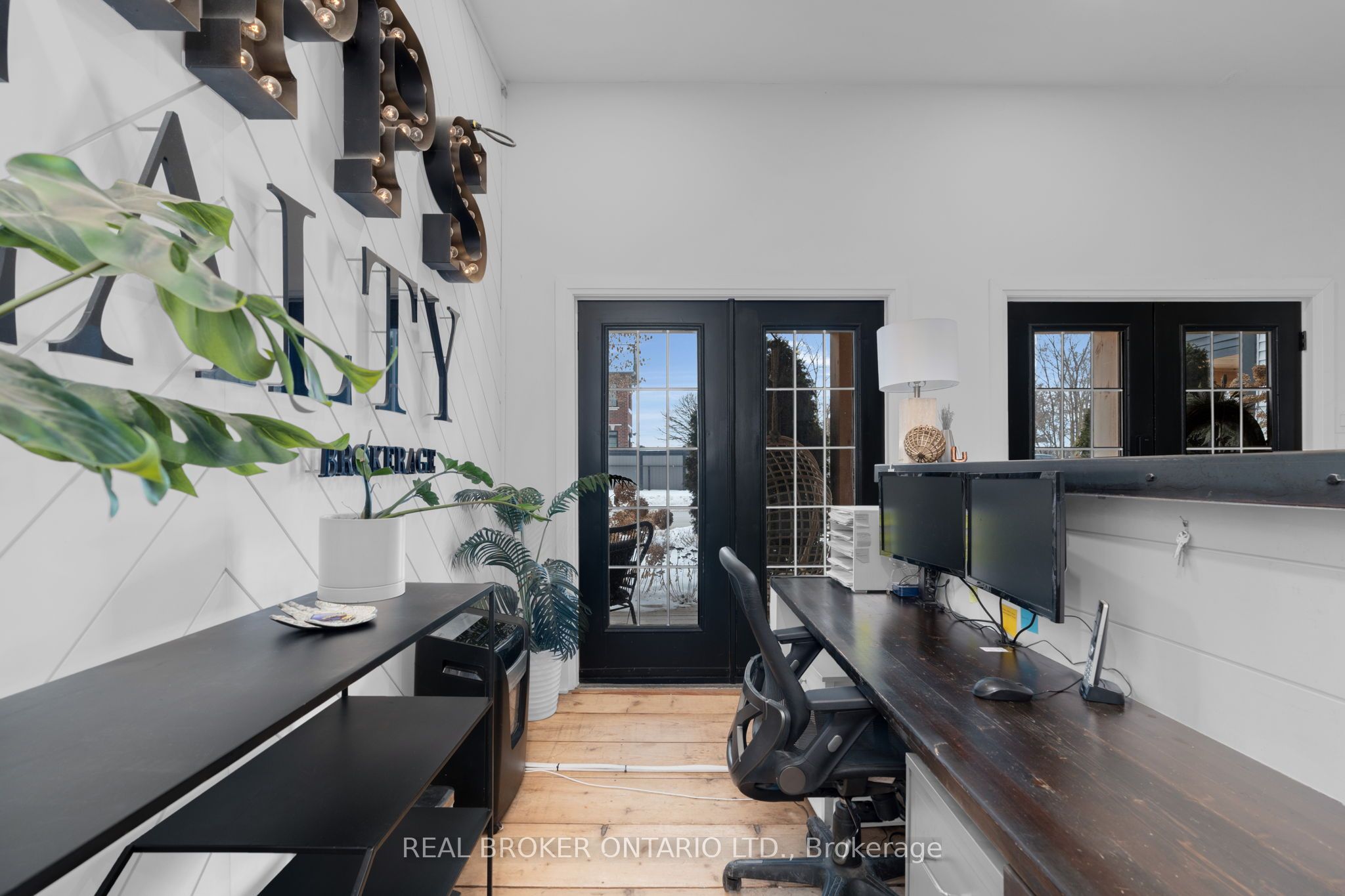 1 Dufferin Street Property Photo 14
