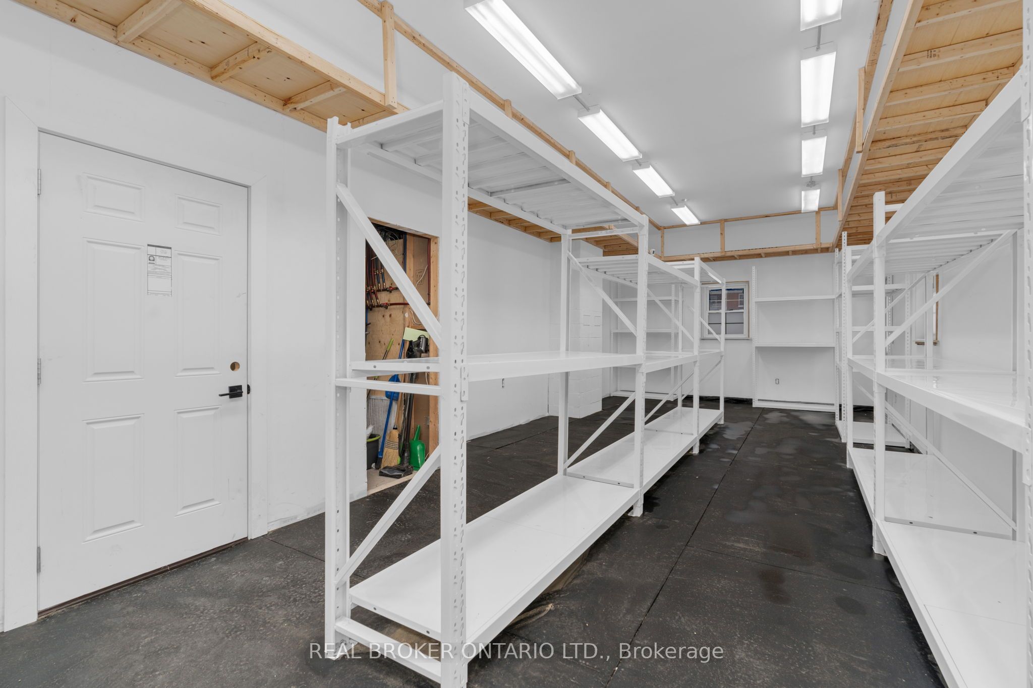 1 Dufferin Street Property Photo 18
