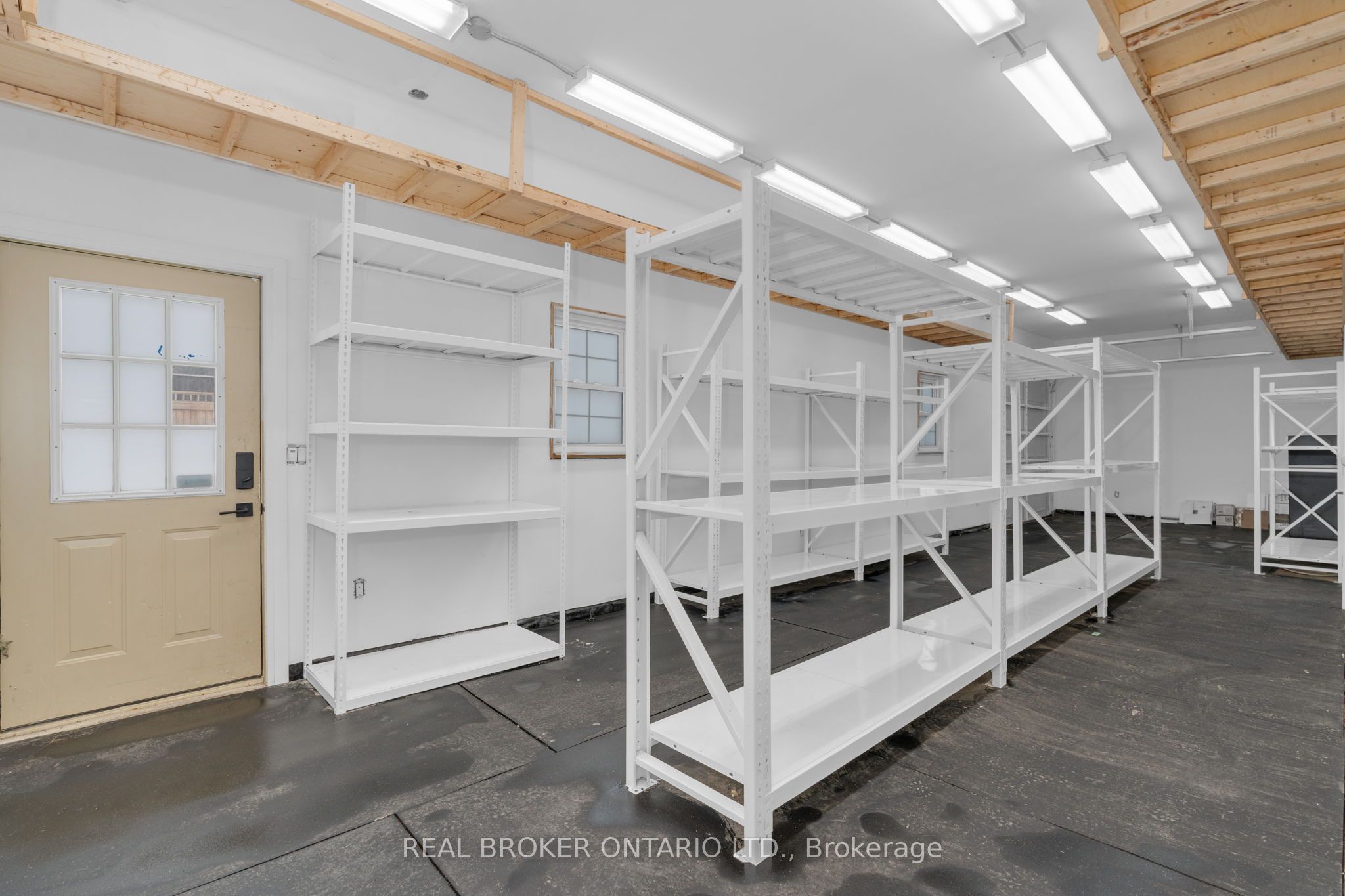 1 Dufferin Street Property Photo 19