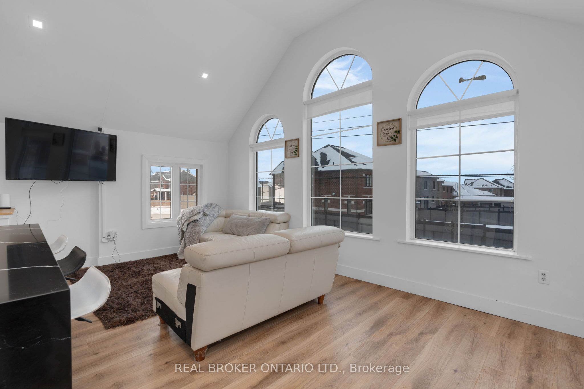 1 Dufferin Street Property Photo 24