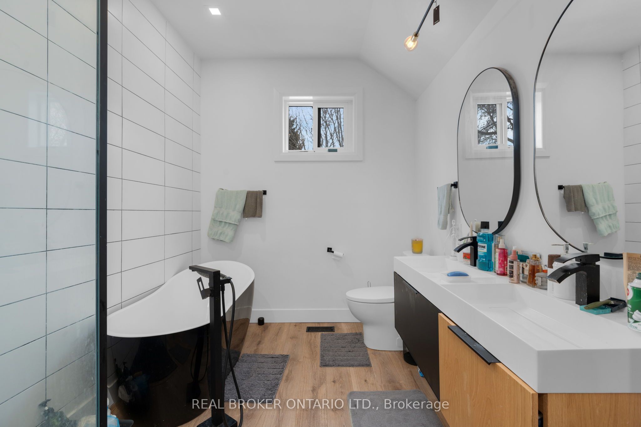 1 Dufferin Street Property Photo 27