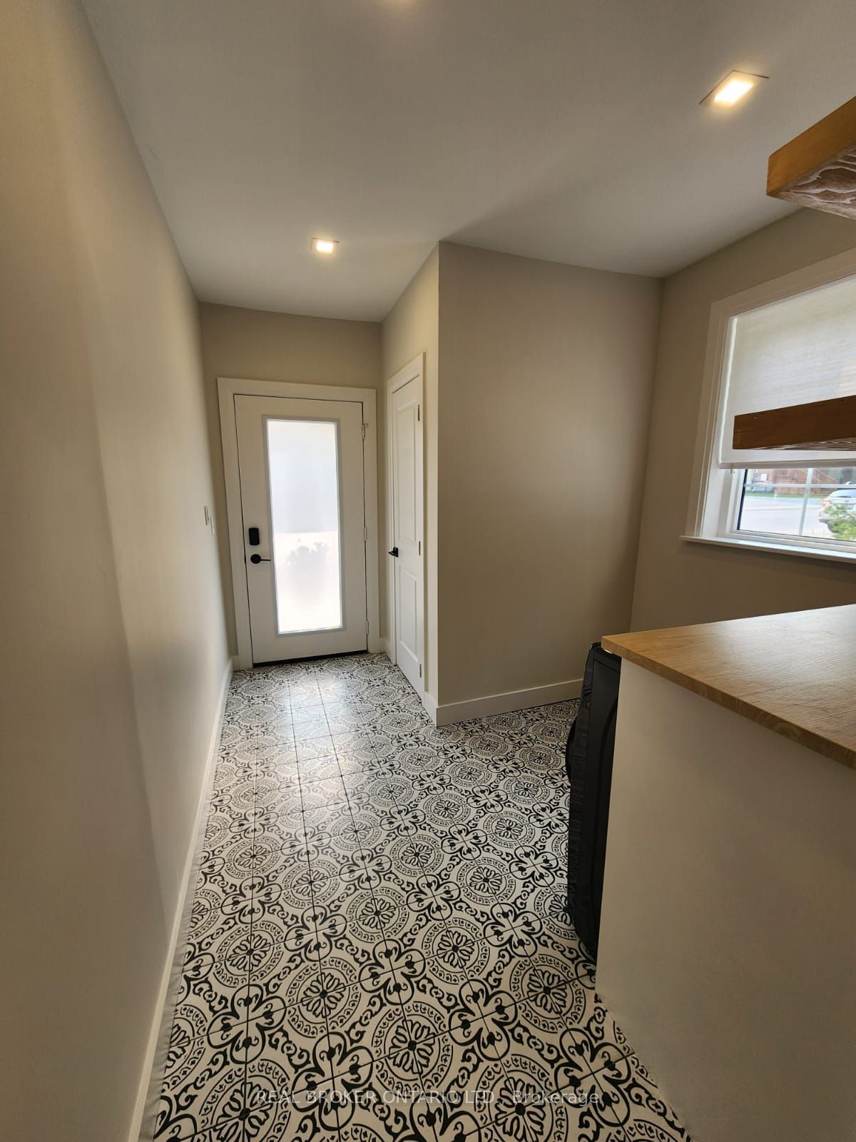 1 Dufferin Street Property Photo 31