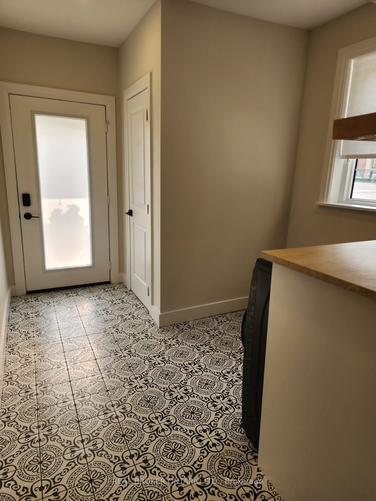 1 Dufferin Street Property Photo 33