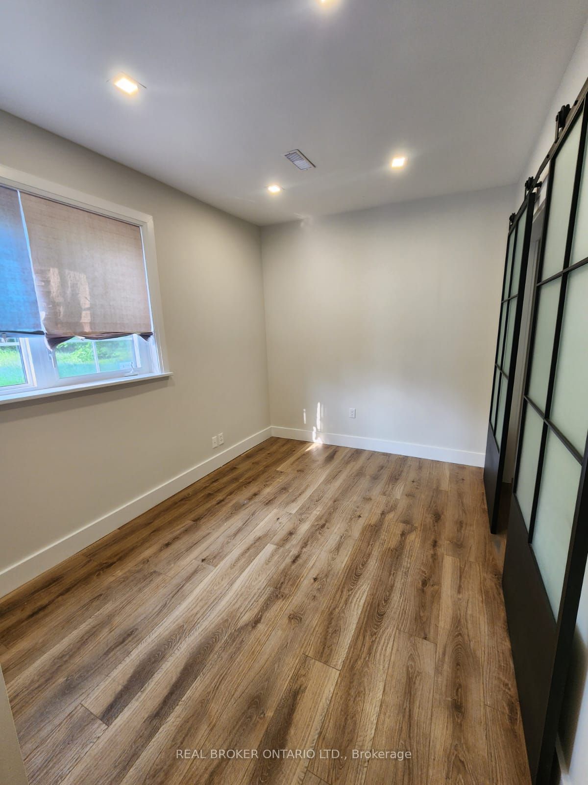 1 Dufferin Street Property Photo 35