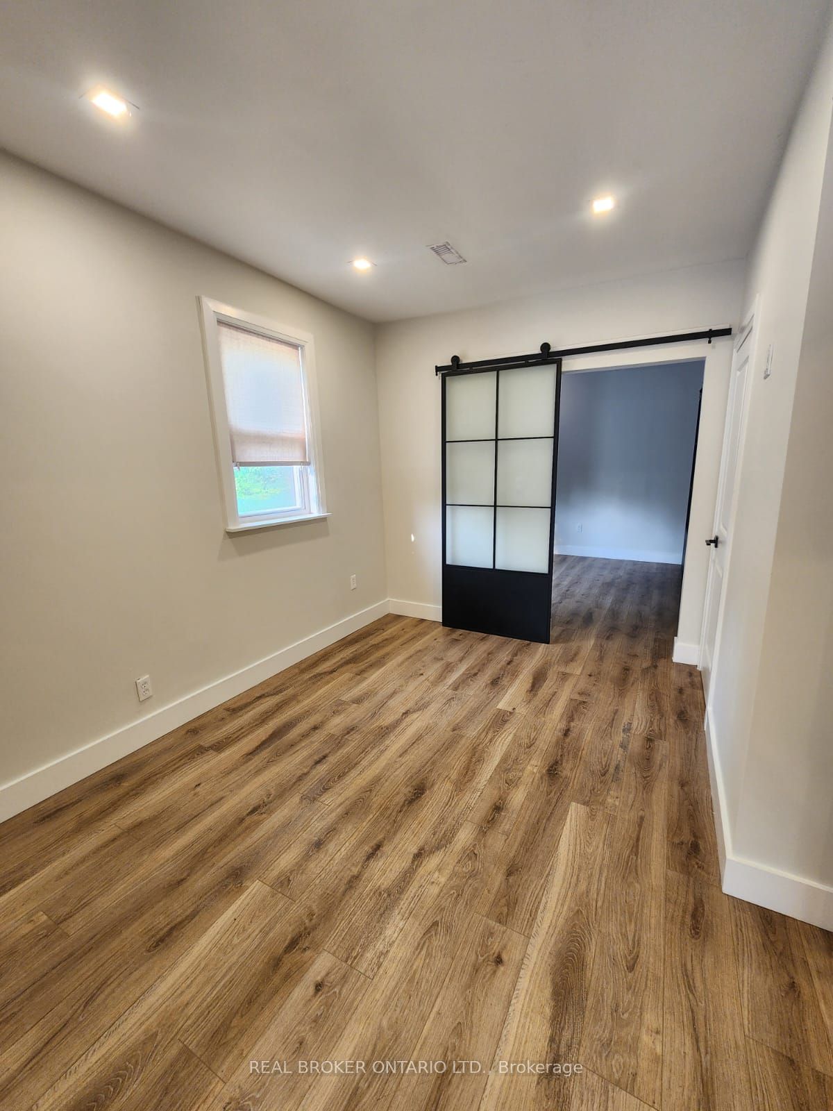 1 Dufferin Street Property Photo 36