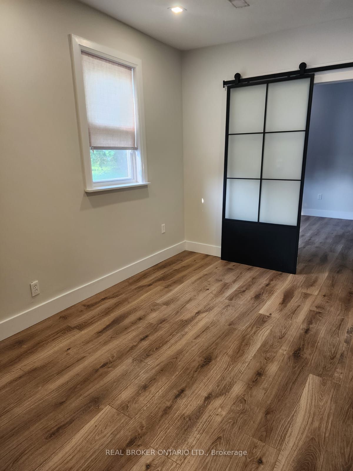 1 Dufferin Street Property Photo 37