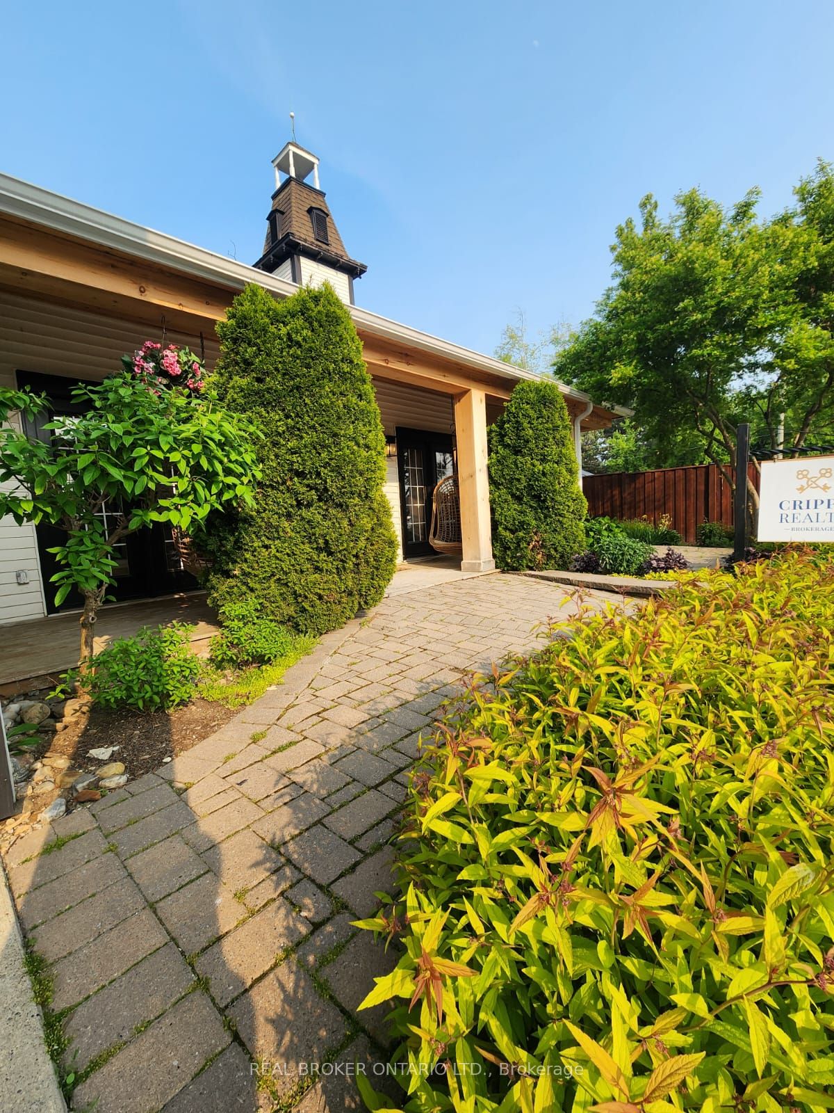 1 Dufferin Street Property Photo 43