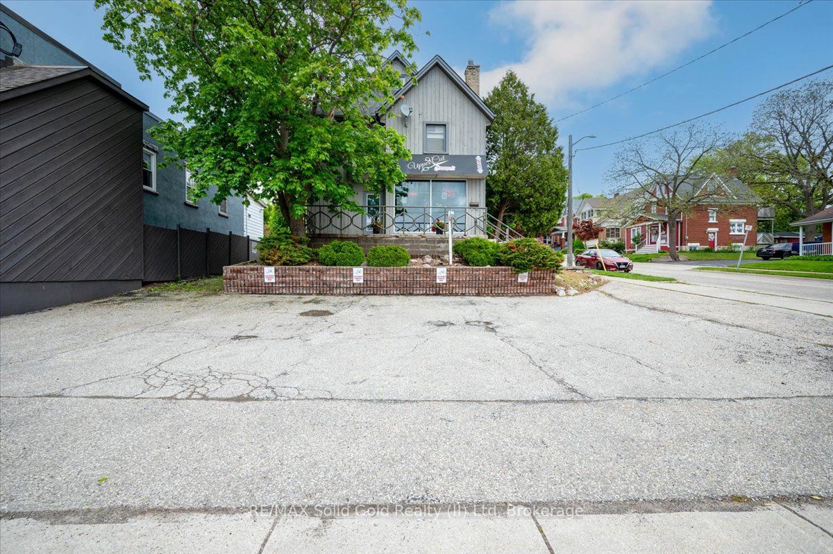 686 King Street Property Photo 4