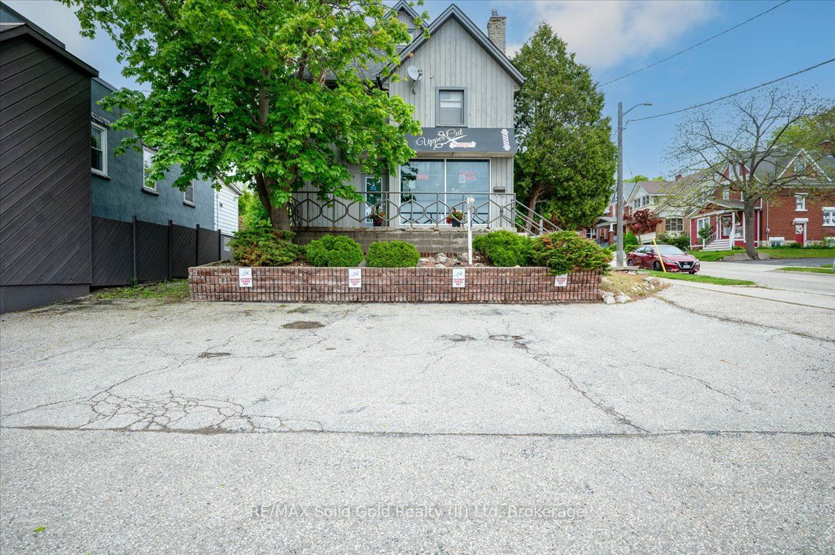 686 King Street Property Photo 5