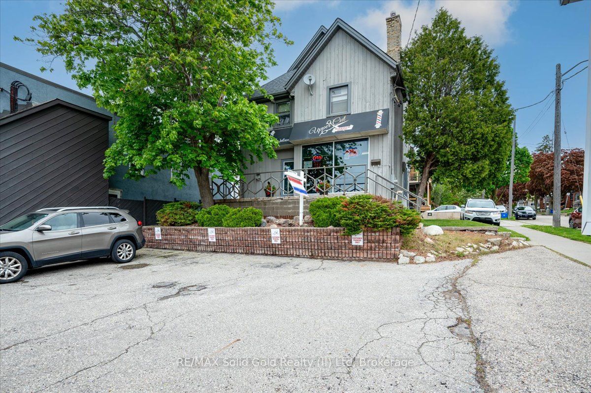 686 King Street Property Photo 6