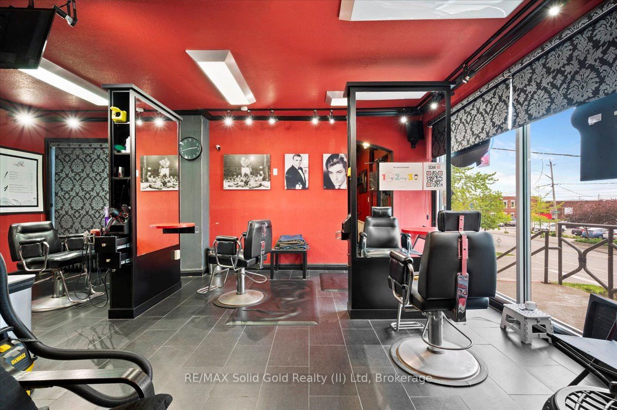 686 King Street Property Photo 8