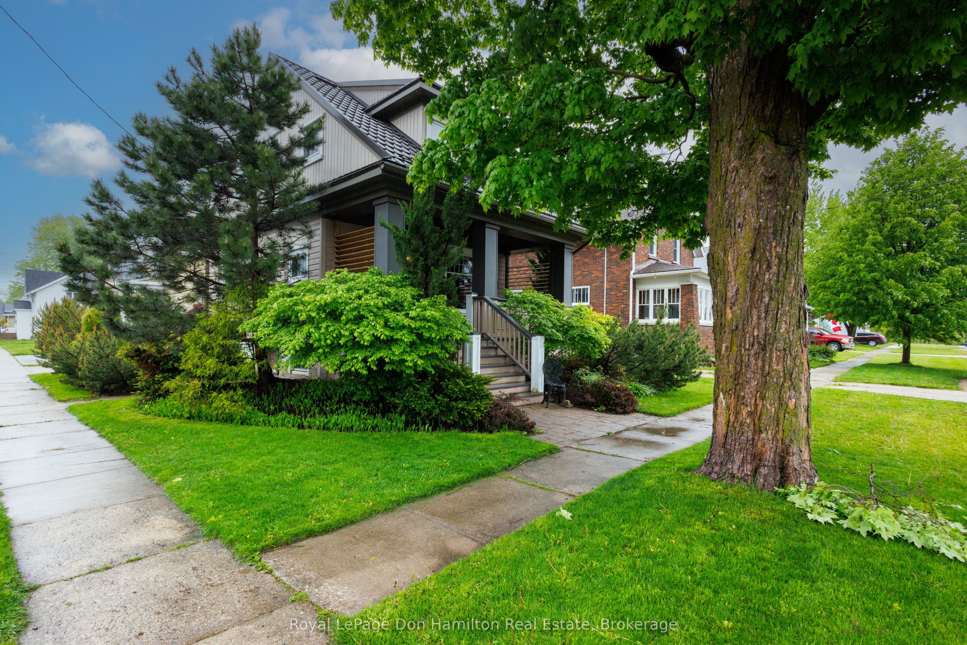 190 Victoria Avenue N Property Photo 3