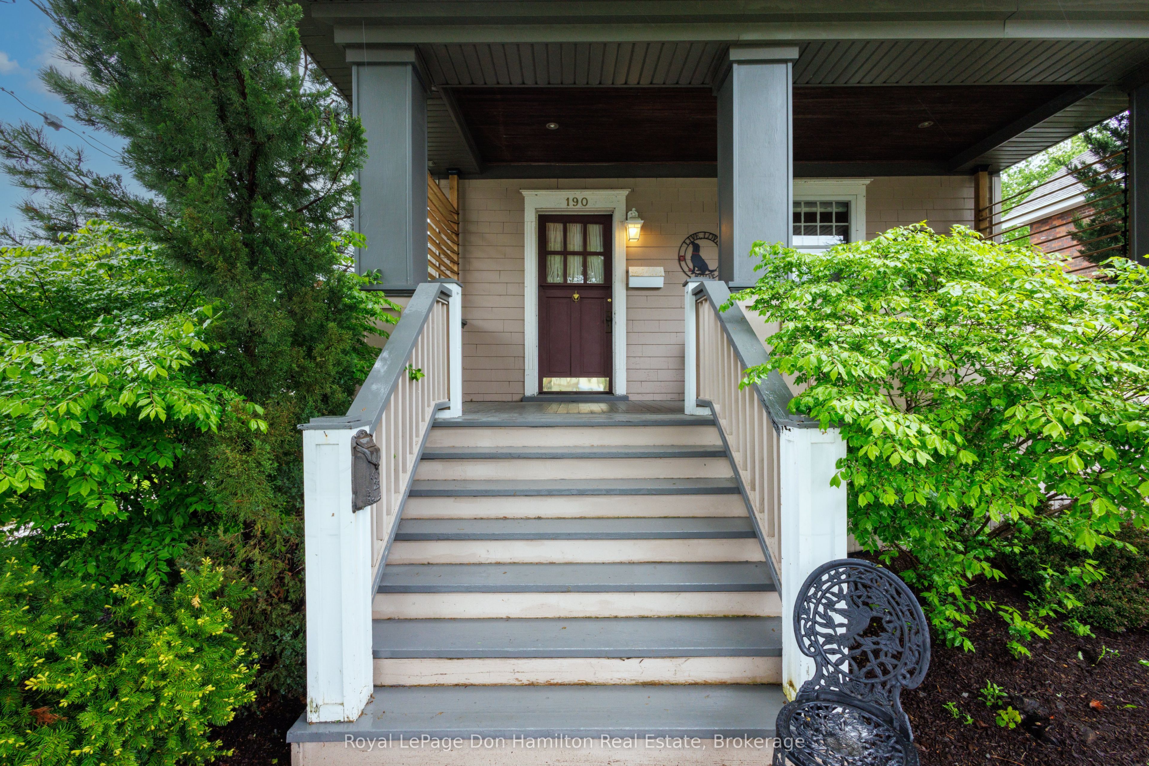 190 Victoria Avenue N Property Photo 4