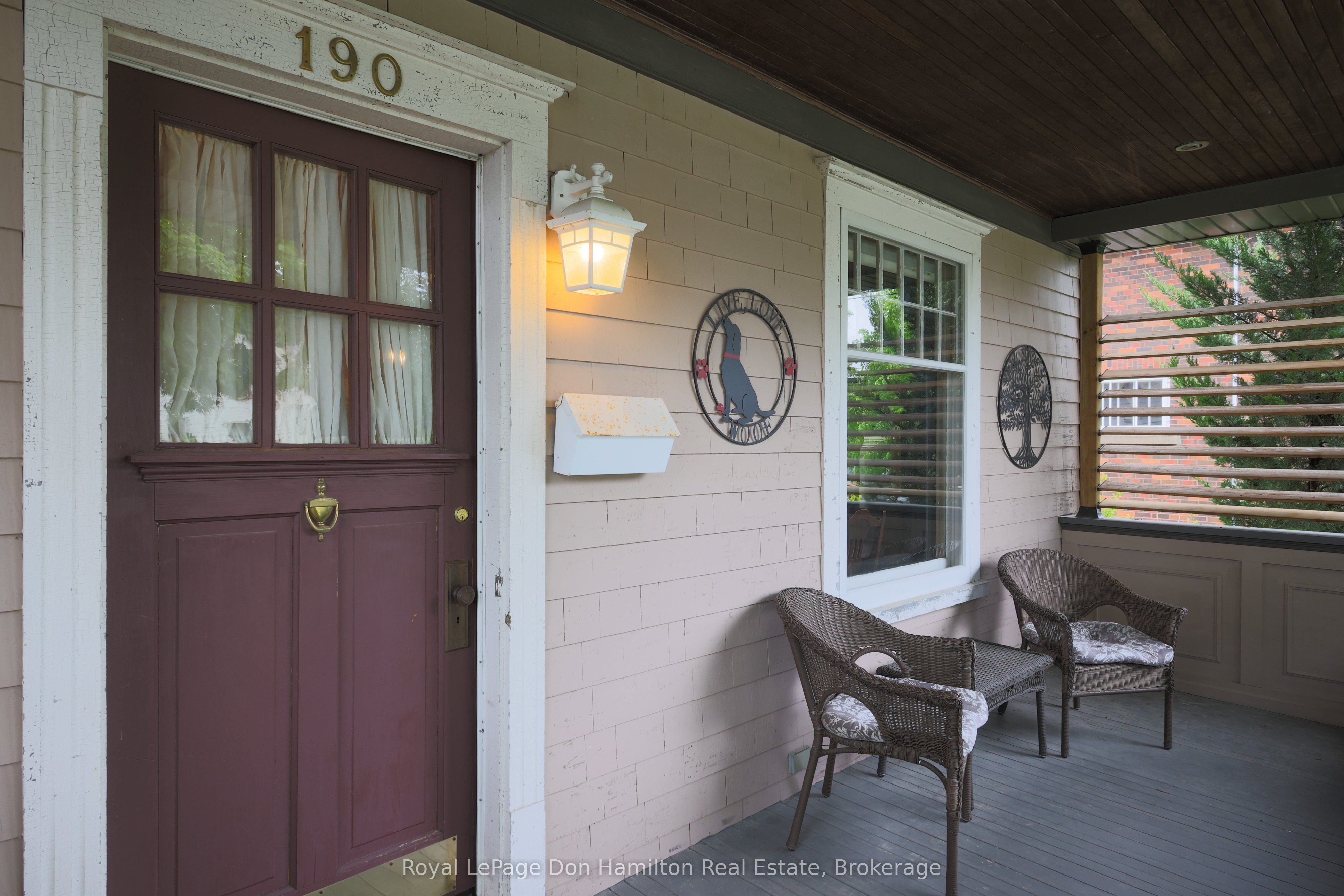190 Victoria Avenue N Property Photo 5