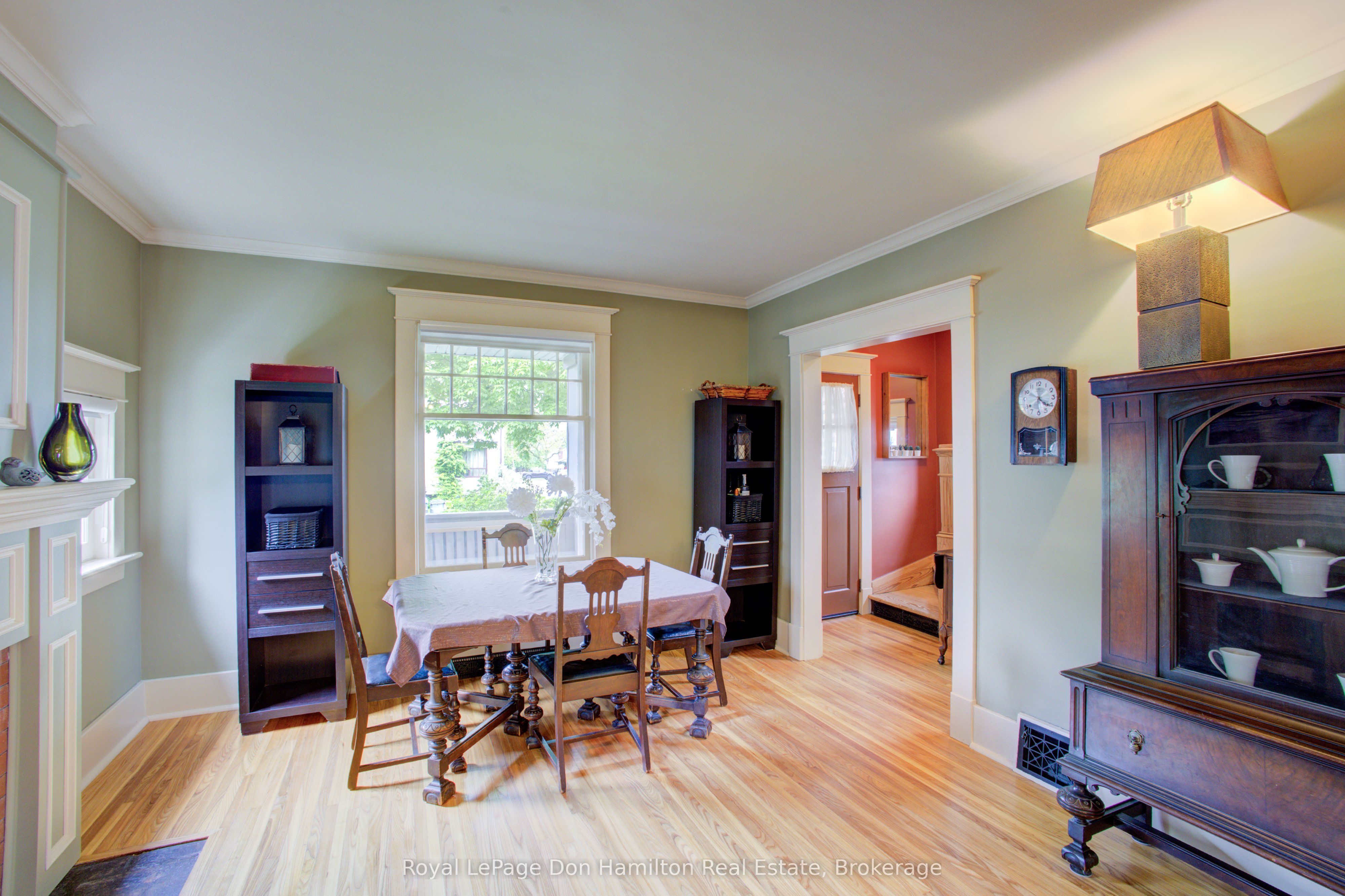 190 Victoria Avenue N Property Photo 11