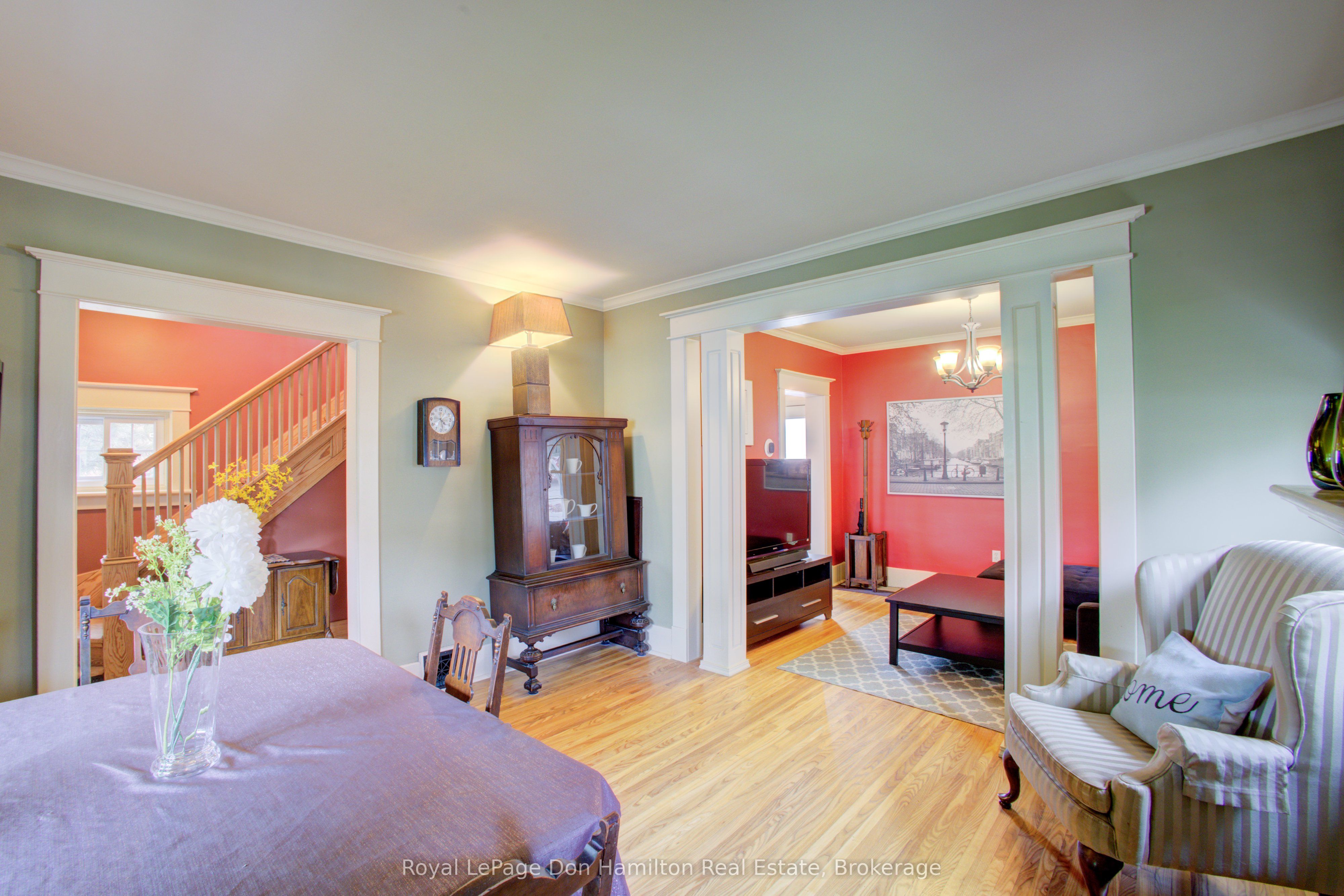 190 Victoria Avenue N Property Photo 12