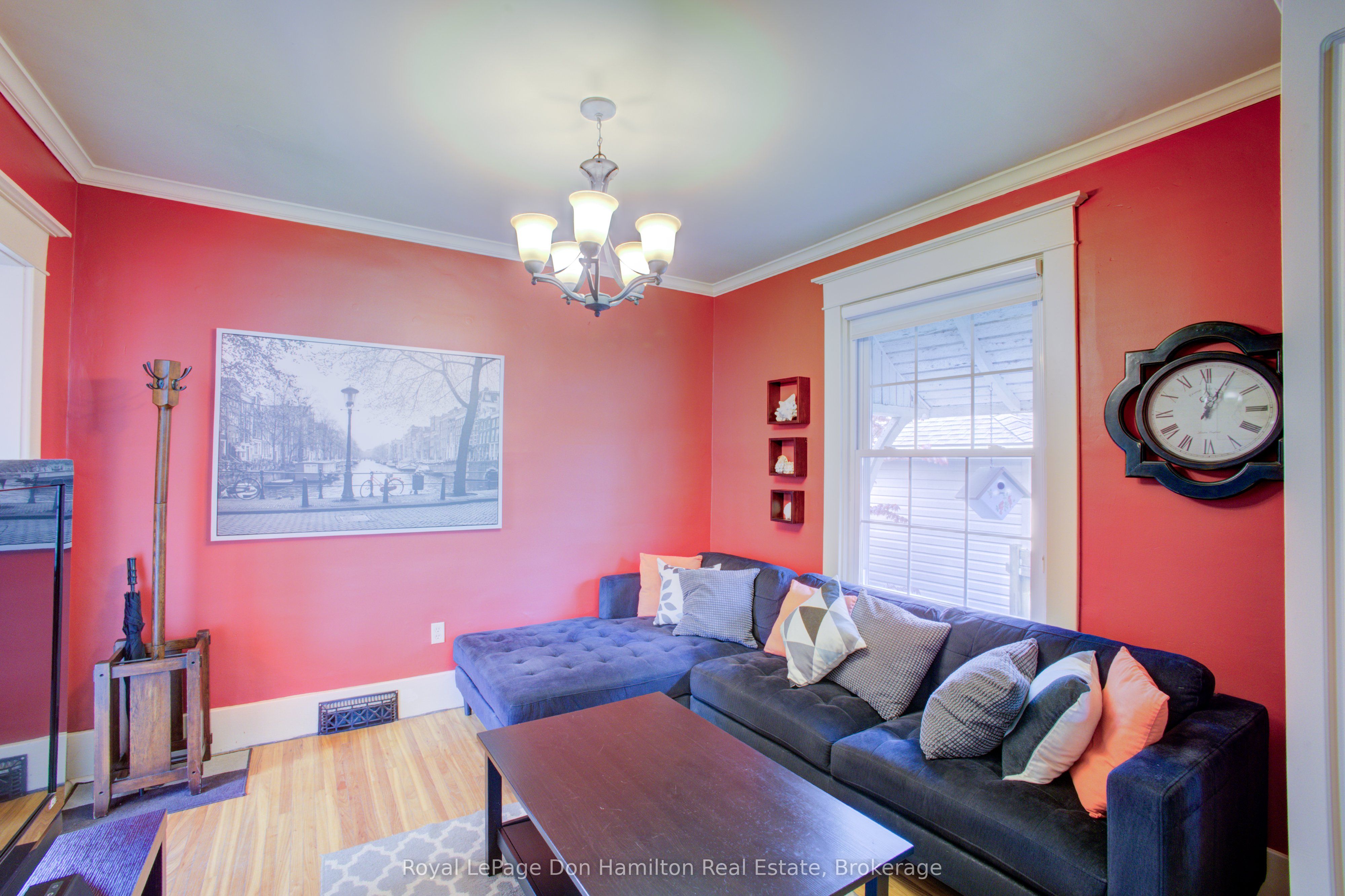190 Victoria Avenue N Property Photo 13