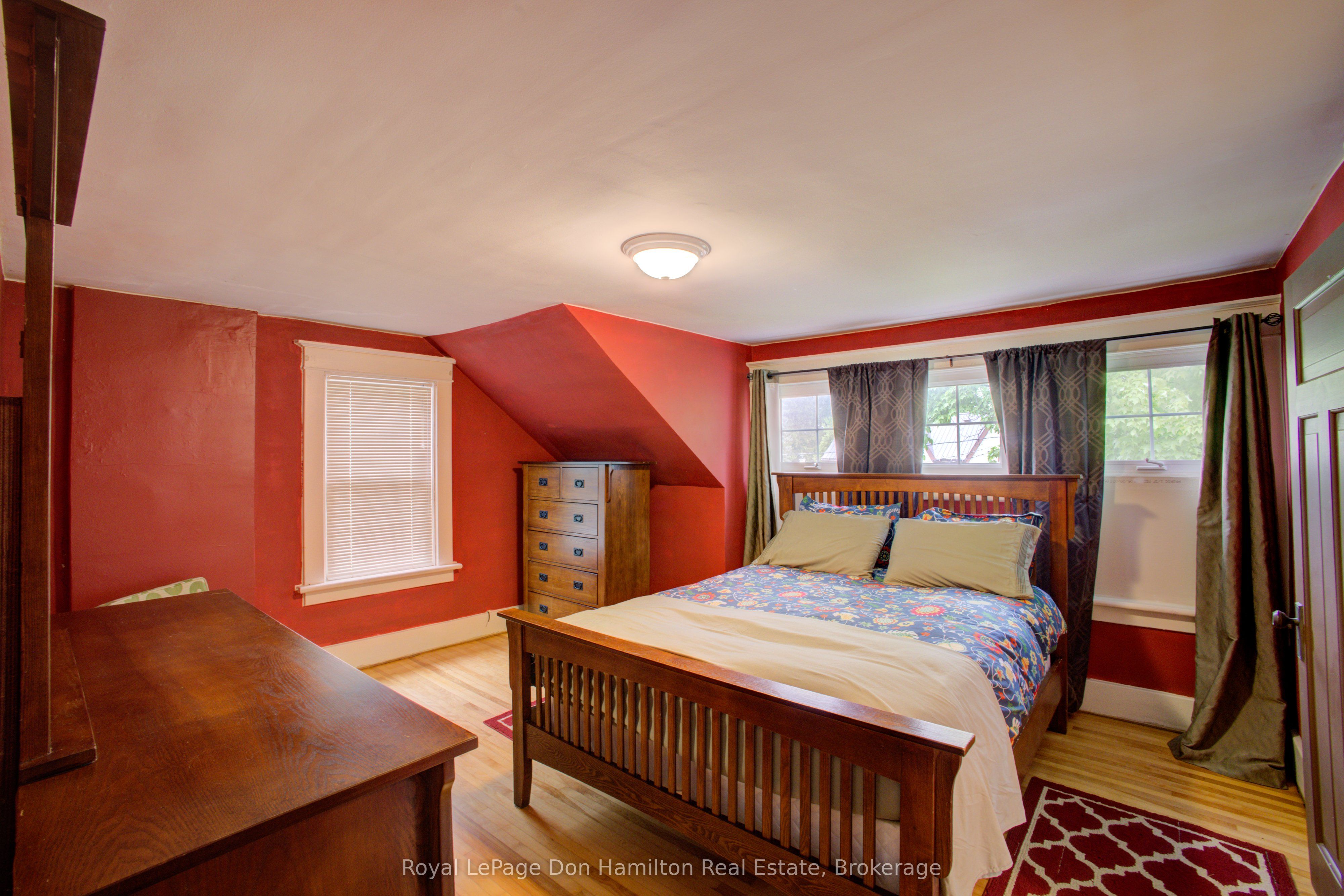190 Victoria Avenue N Property Photo 19