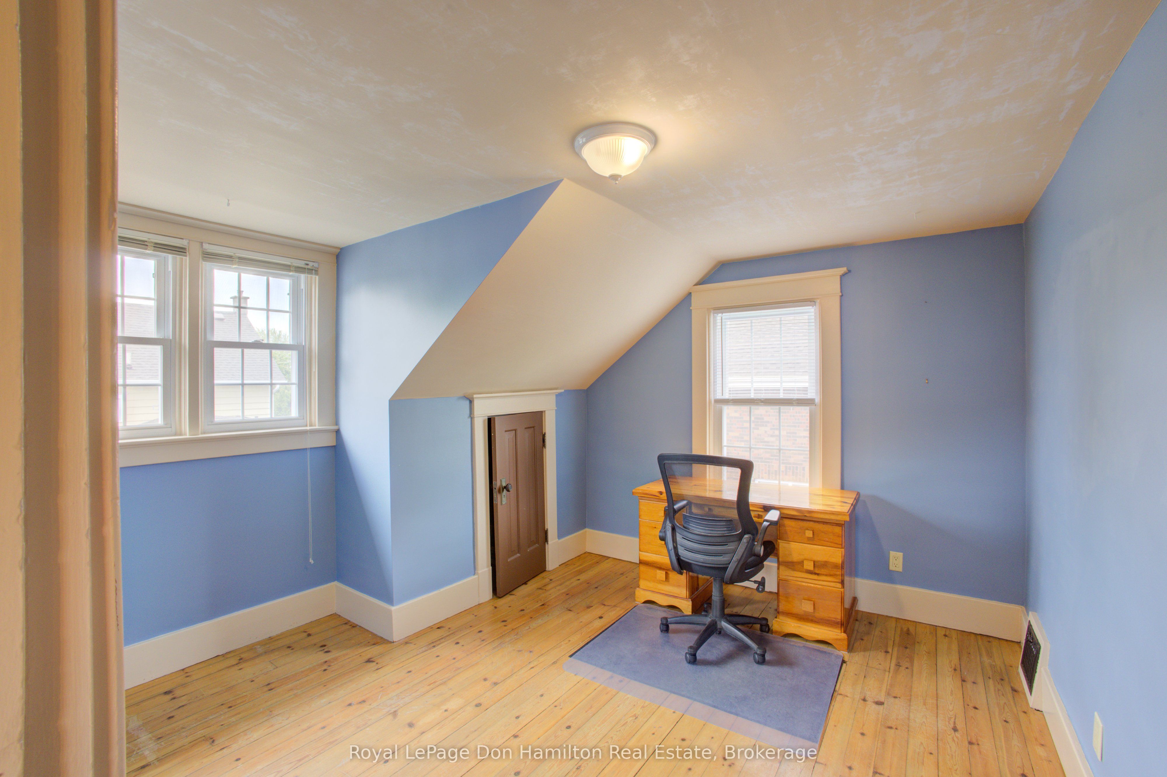 190 Victoria Avenue N Property Photo 21