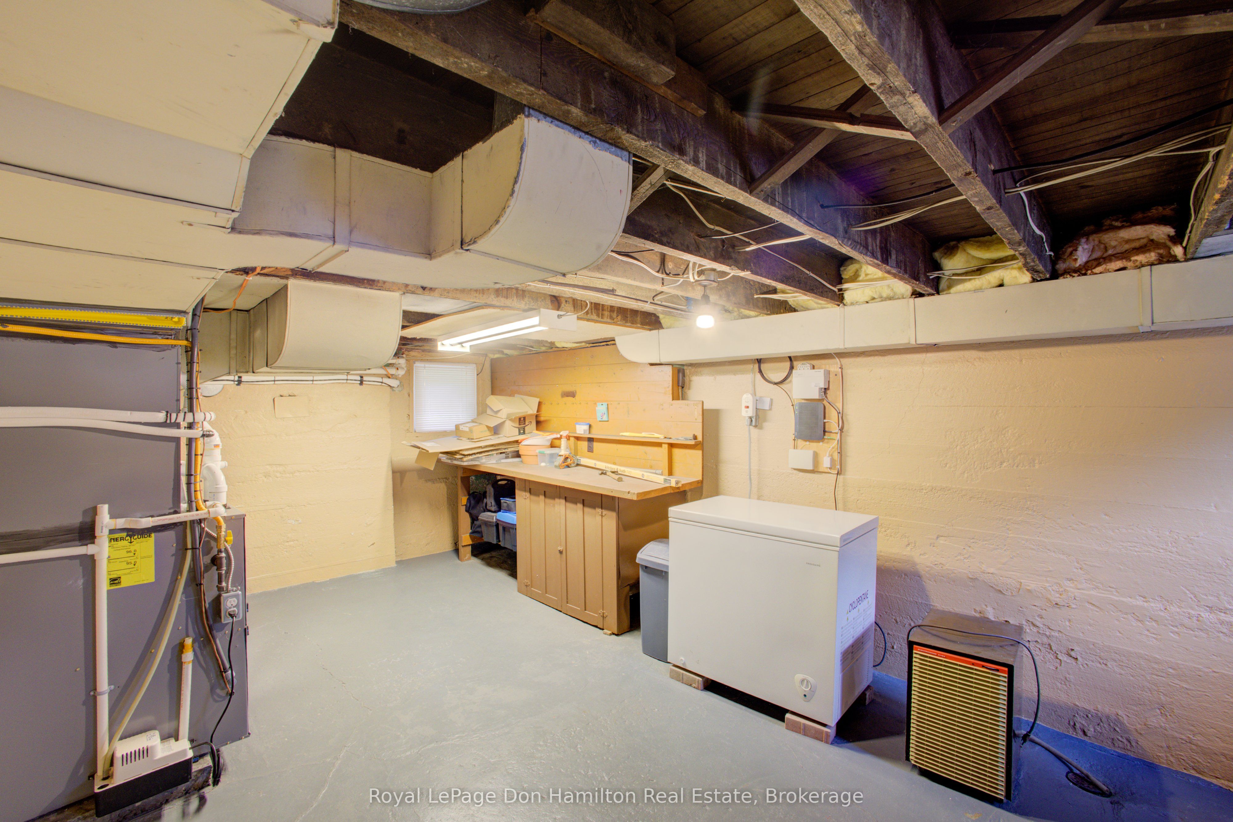 190 Victoria Avenue N Property Photo 25
