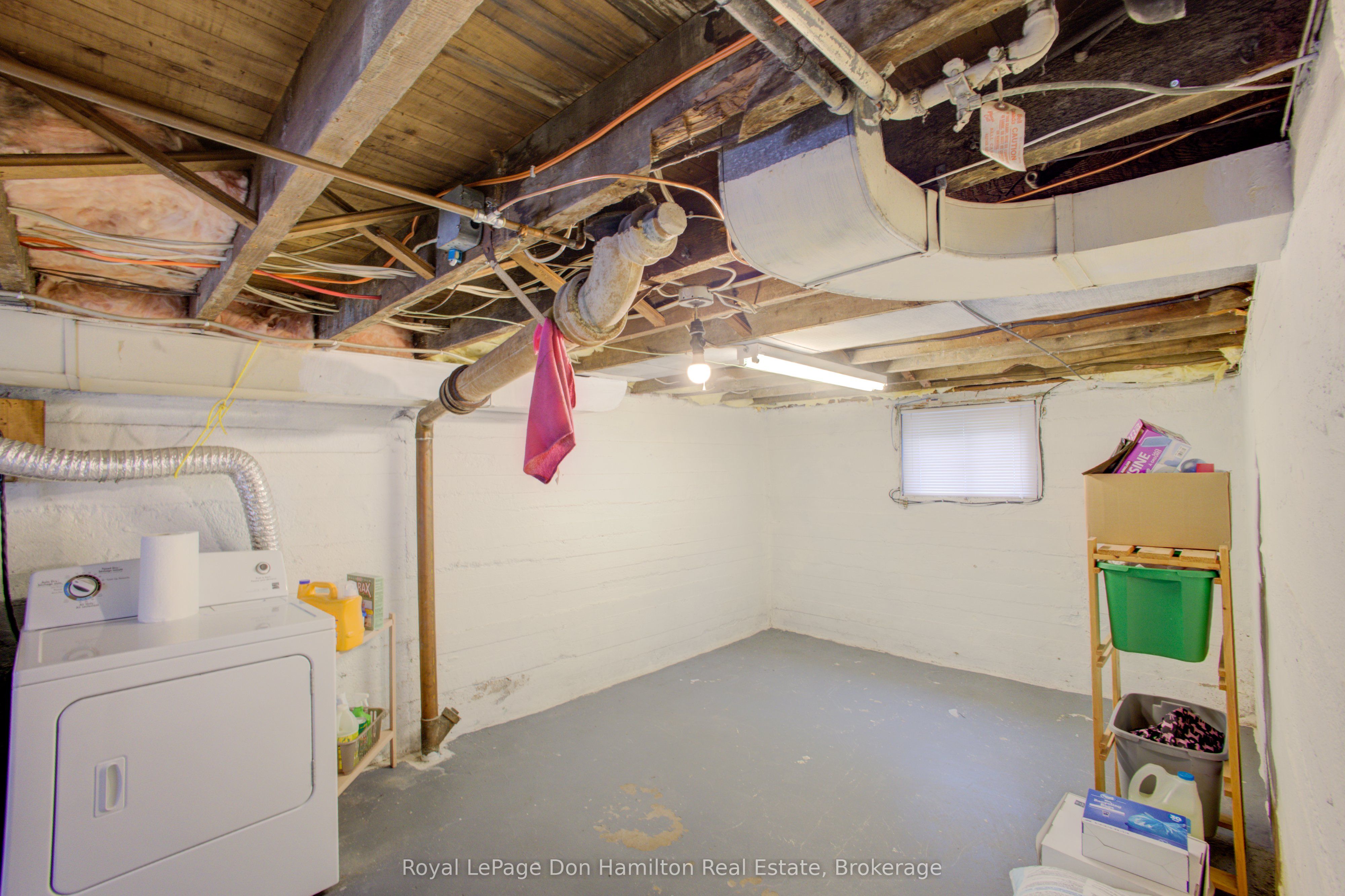 190 Victoria Avenue N Property Photo 27