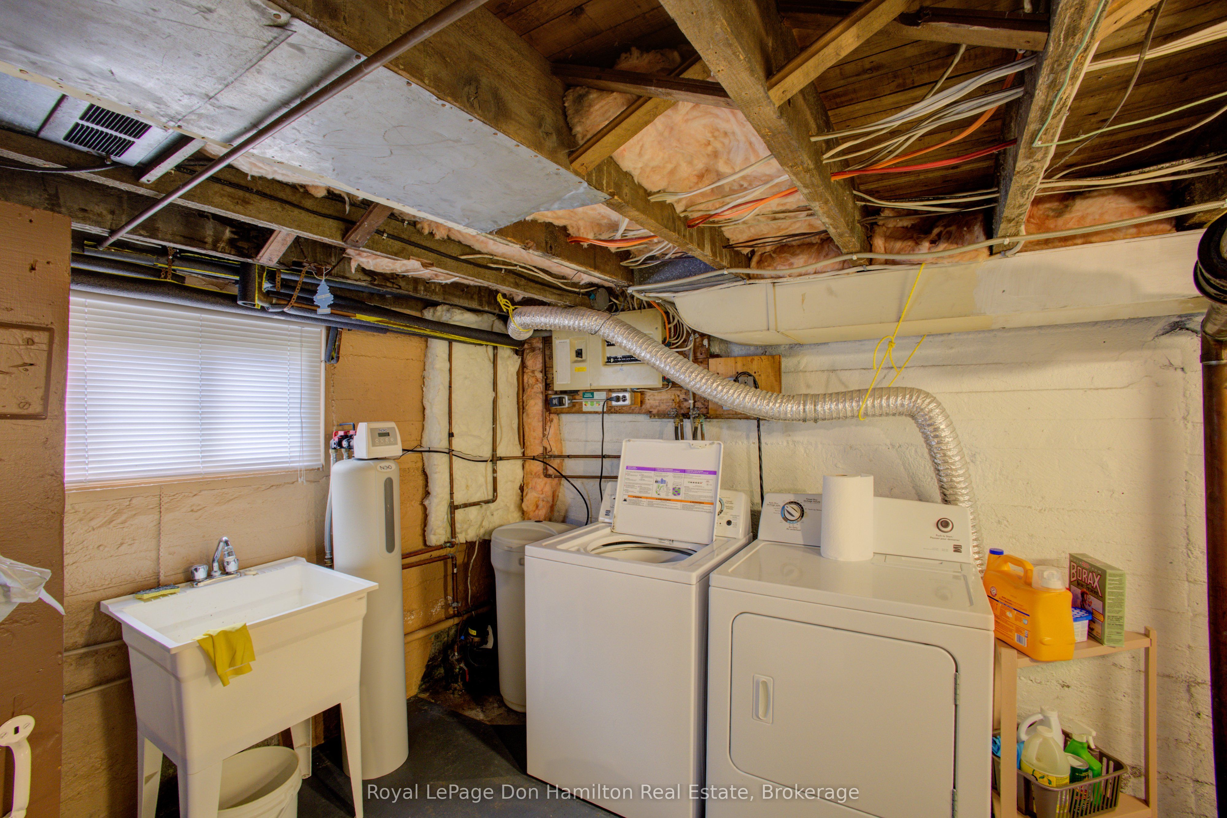190 Victoria Avenue N Property Photo 28