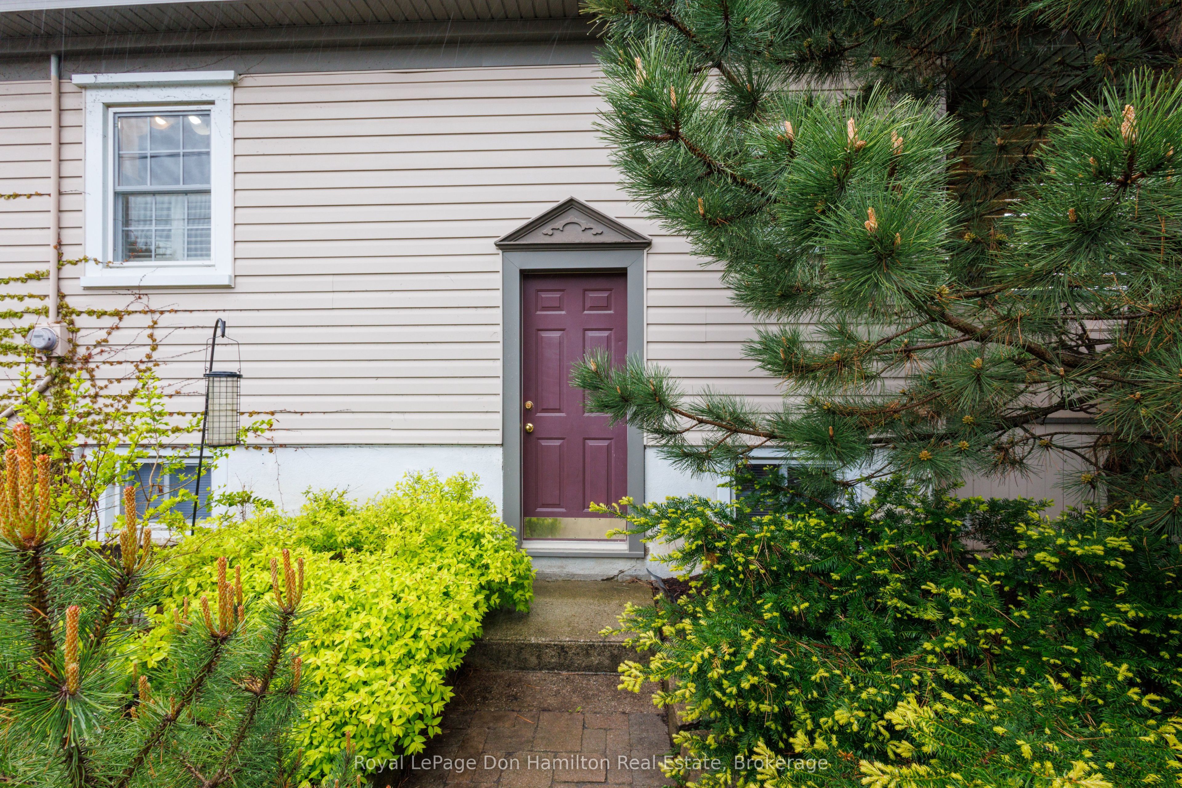 190 Victoria Avenue N Property Photo 30