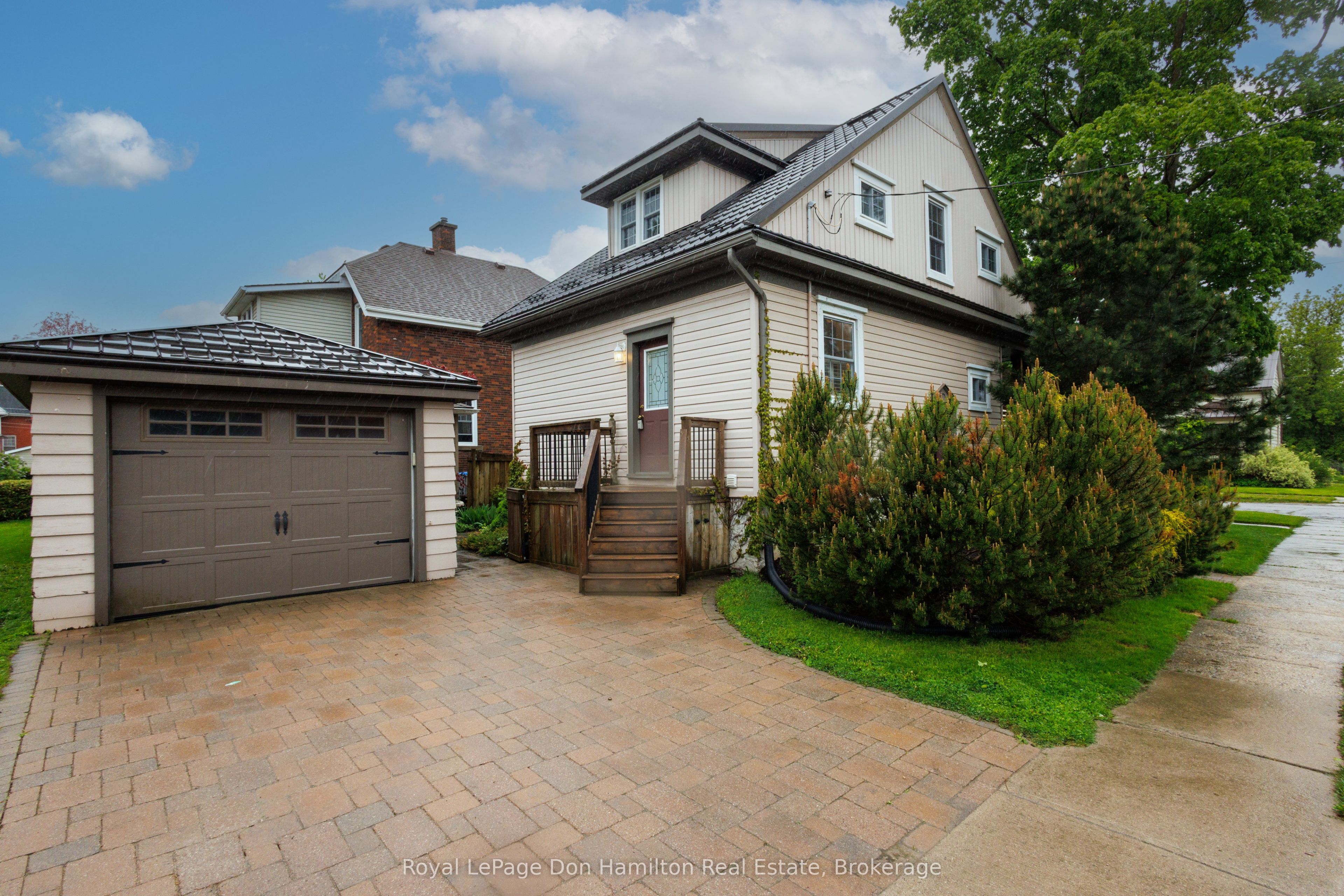 190 Victoria Avenue N Property Photo 31