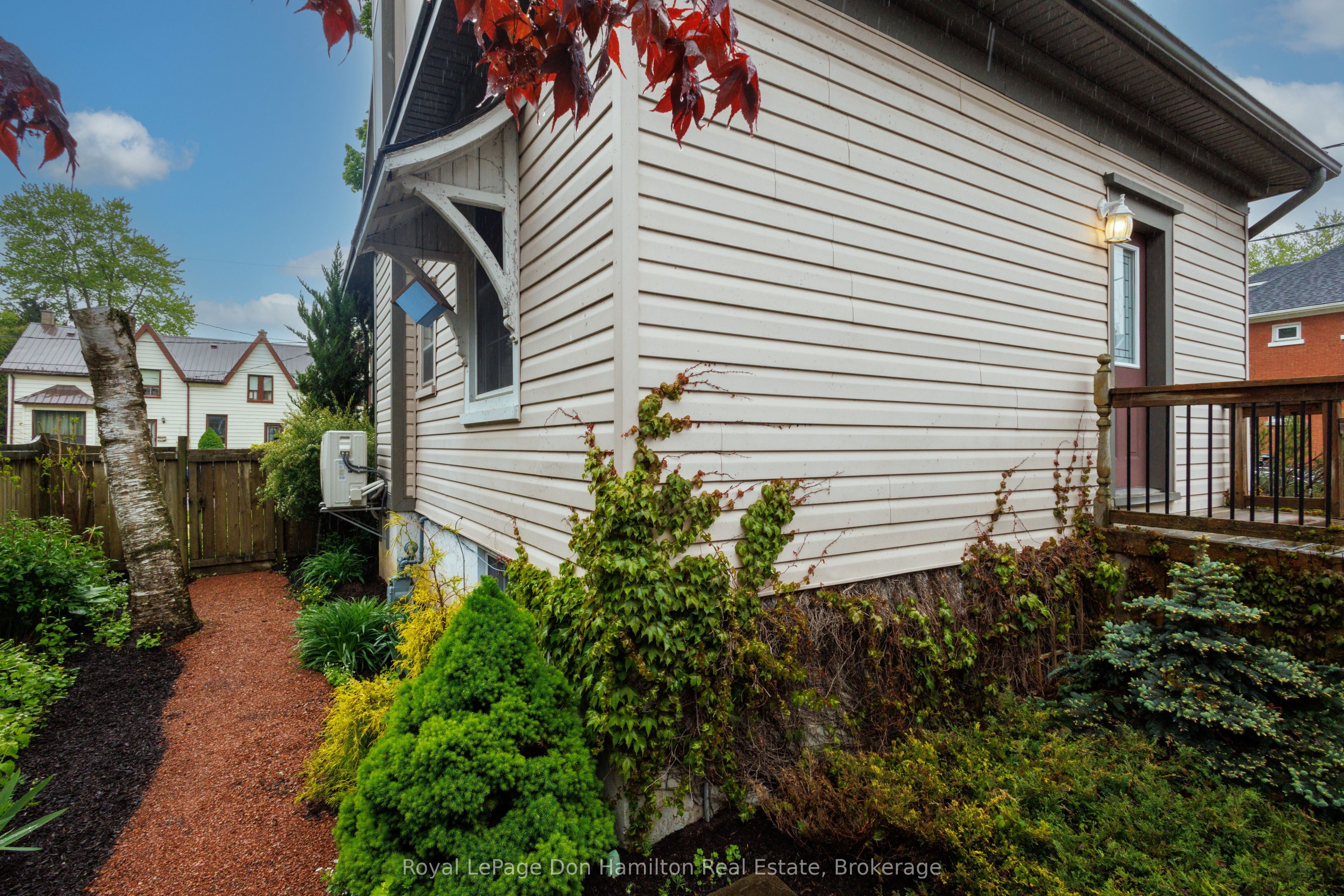 190 Victoria Avenue N Property Photo 34