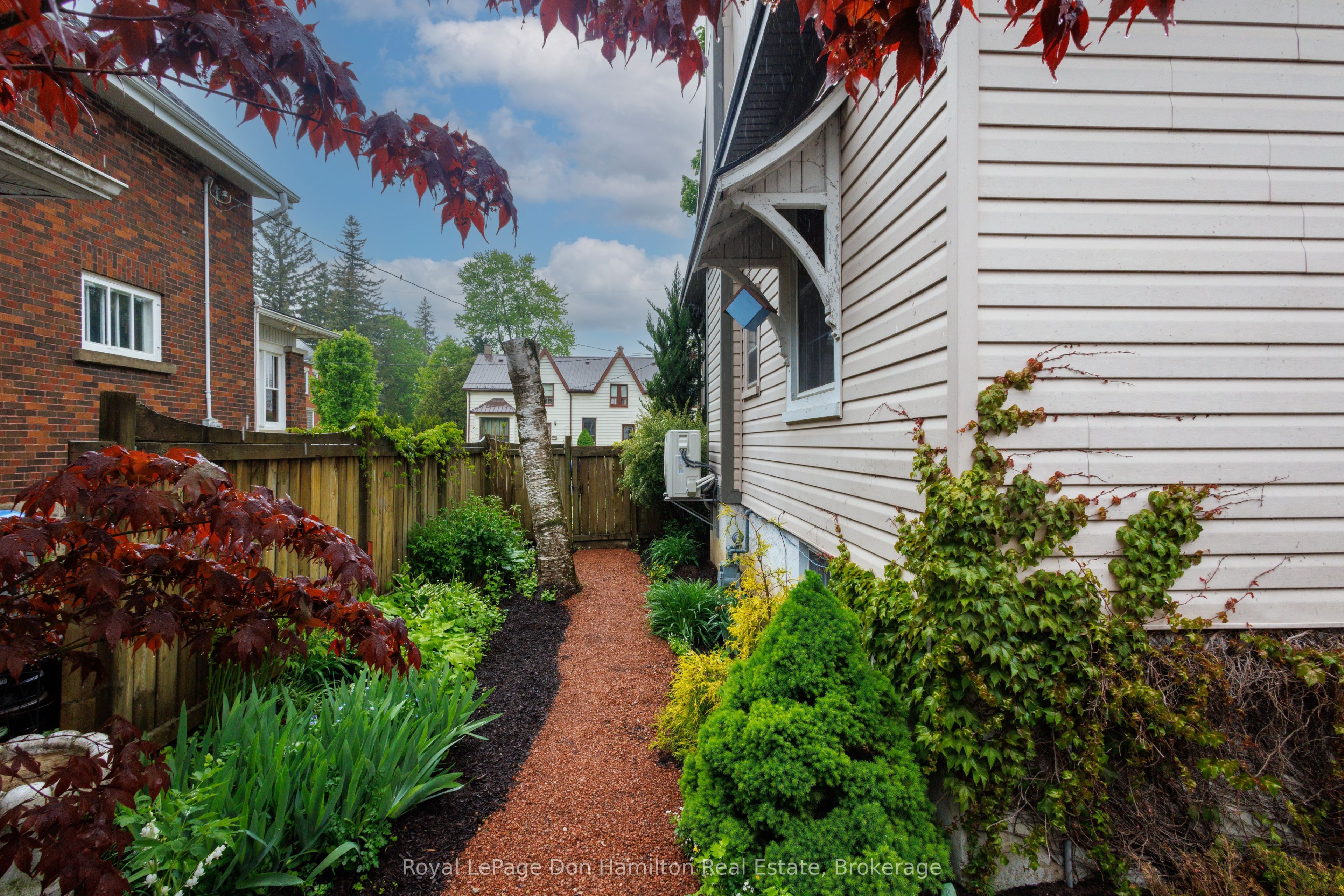 190 Victoria Avenue N Property Photo 35