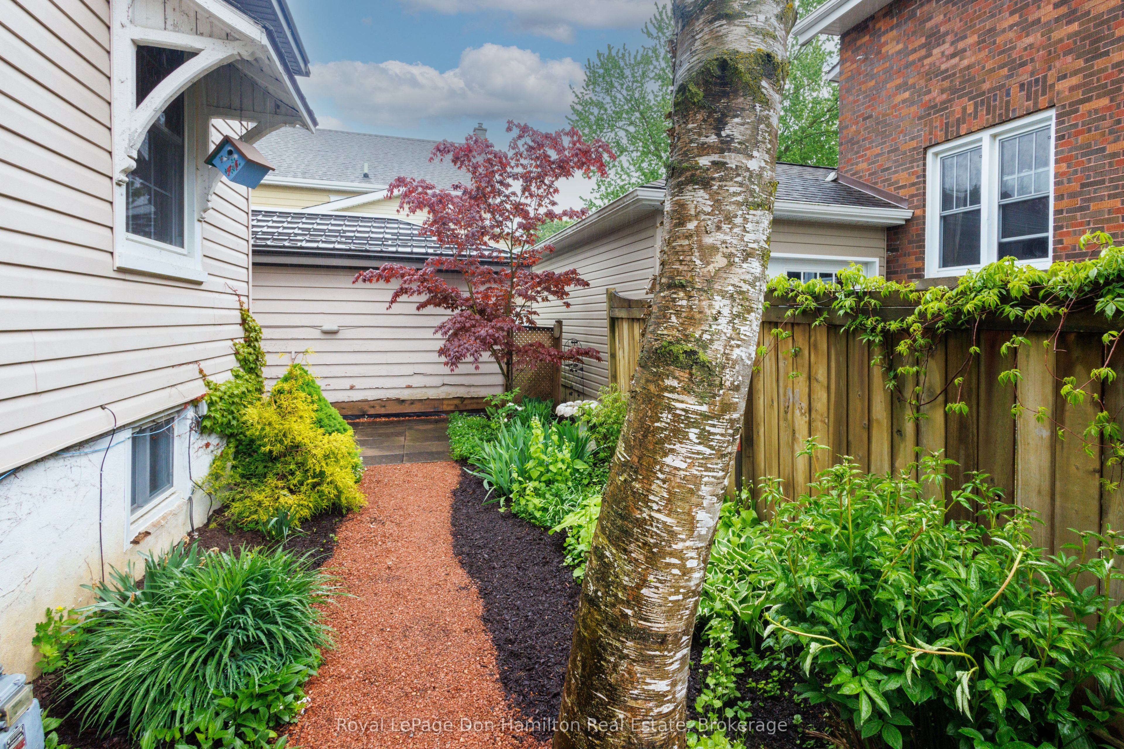 190 Victoria Avenue N Property Photo 36