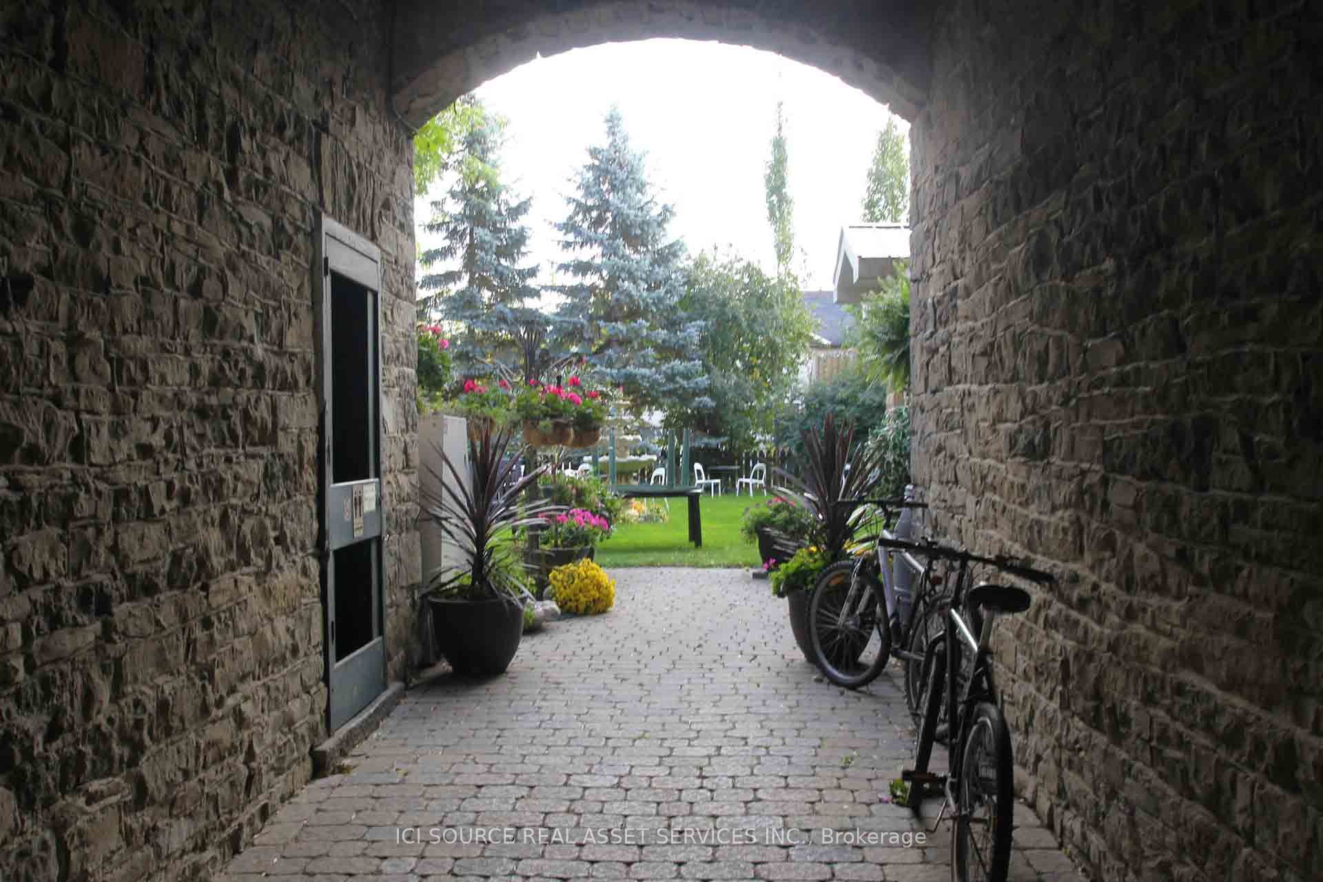 111 St Lawrence St Property Photo 10
