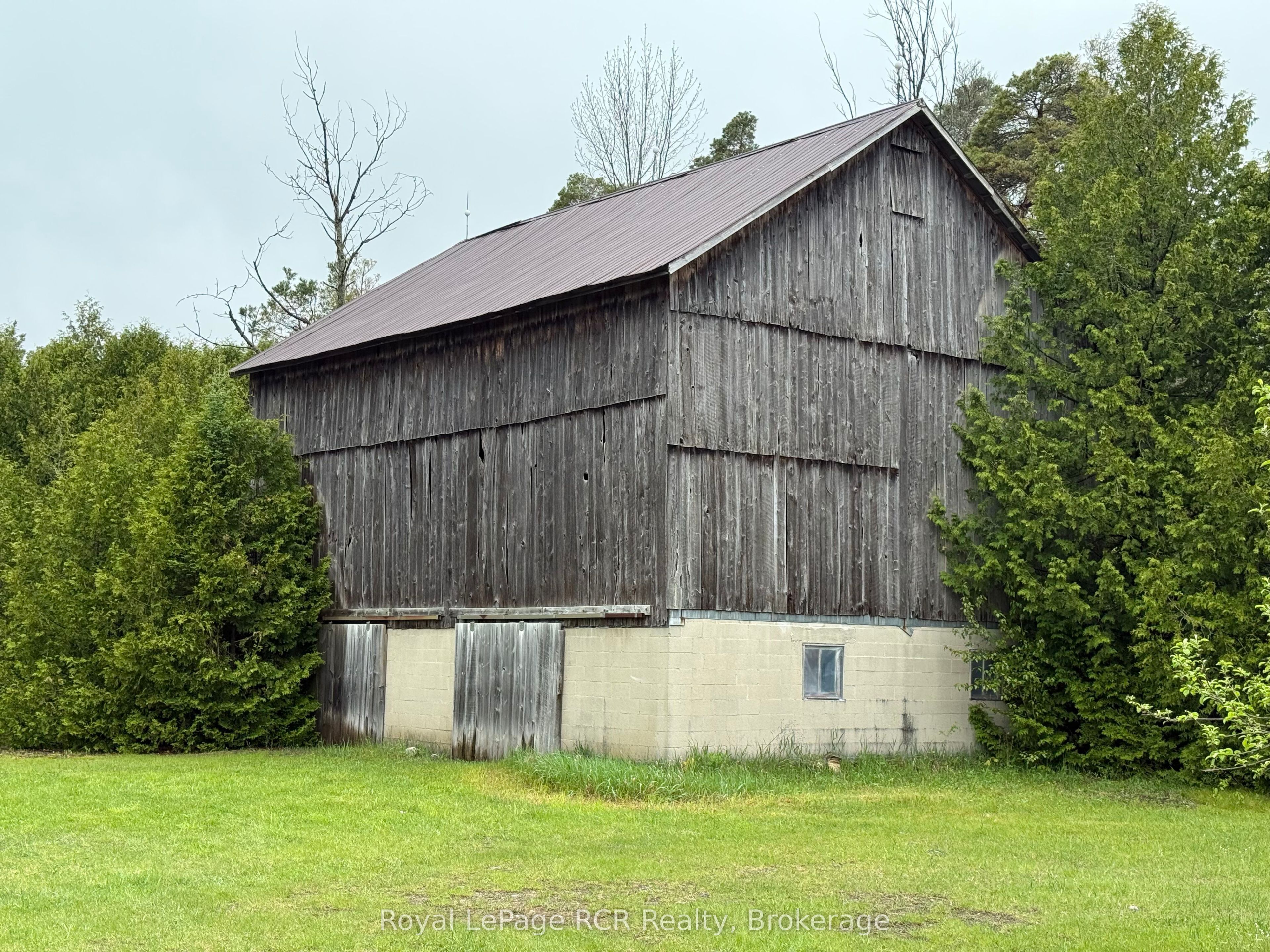 134780 20 Sideroad Property Photo 40