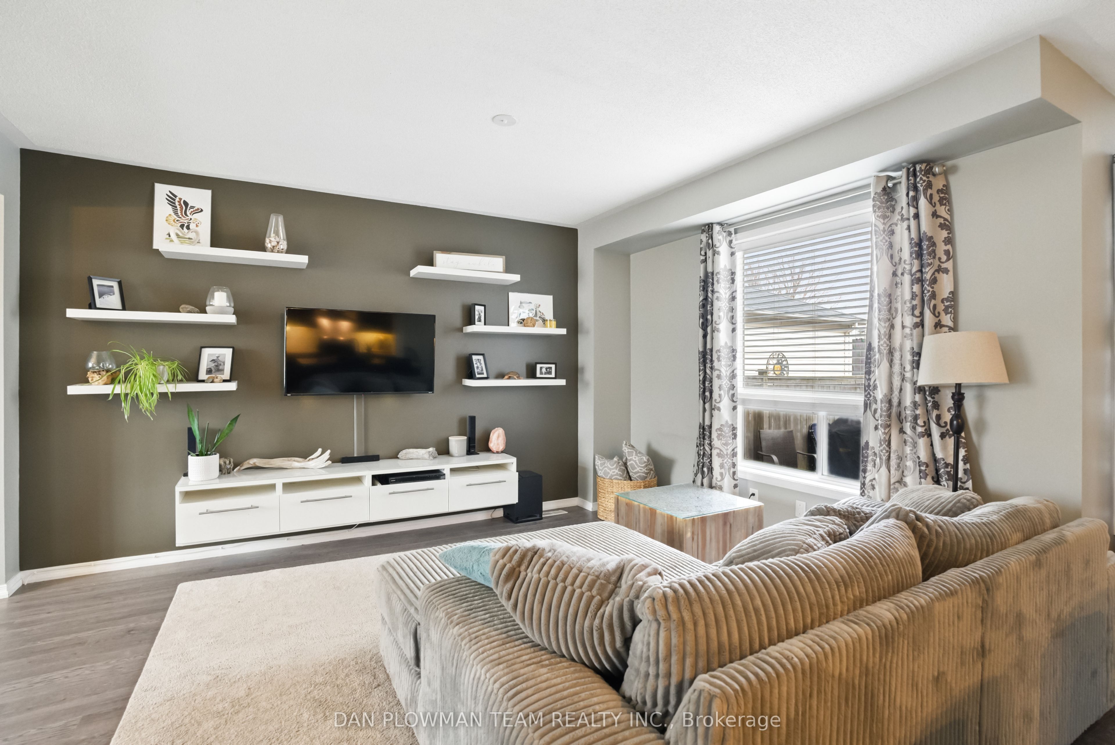 764 Carlisle Street Property Photo 8