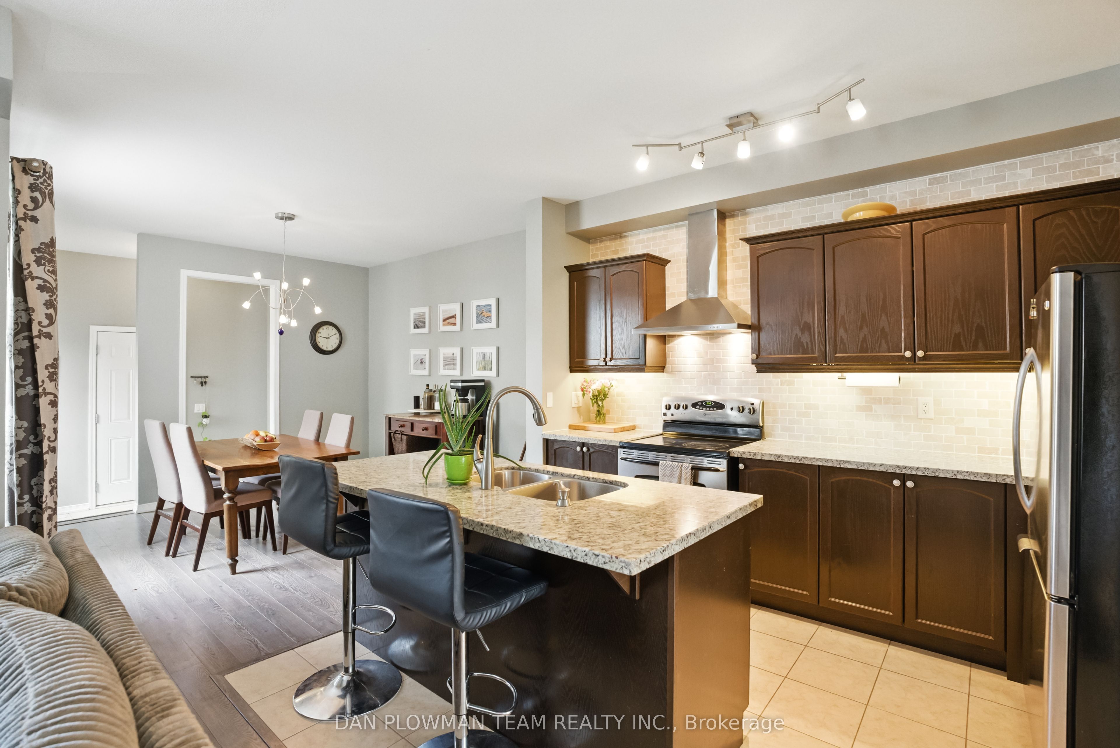 764 Carlisle Street Property Photo 12