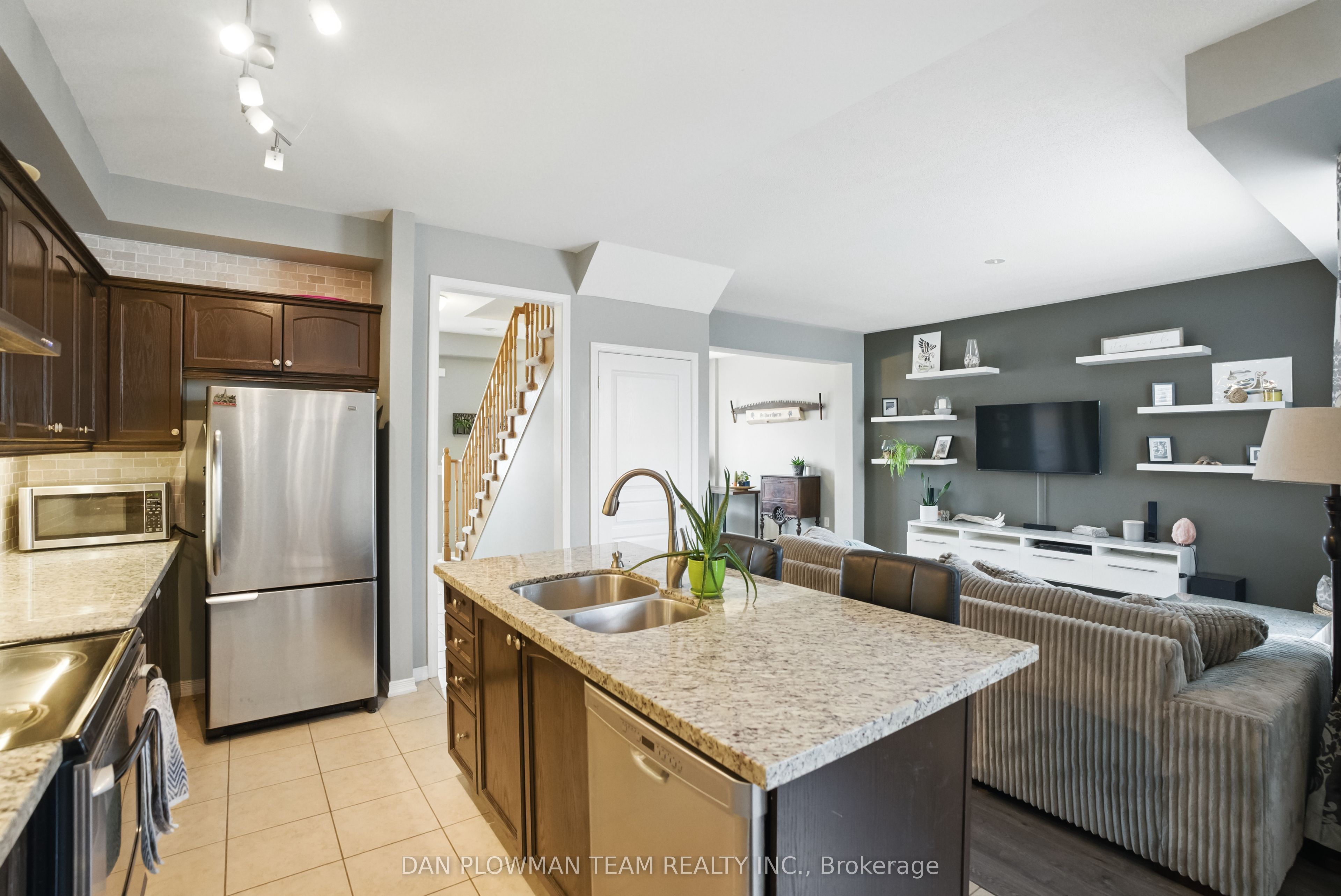 764 Carlisle Street Property Photo 15
