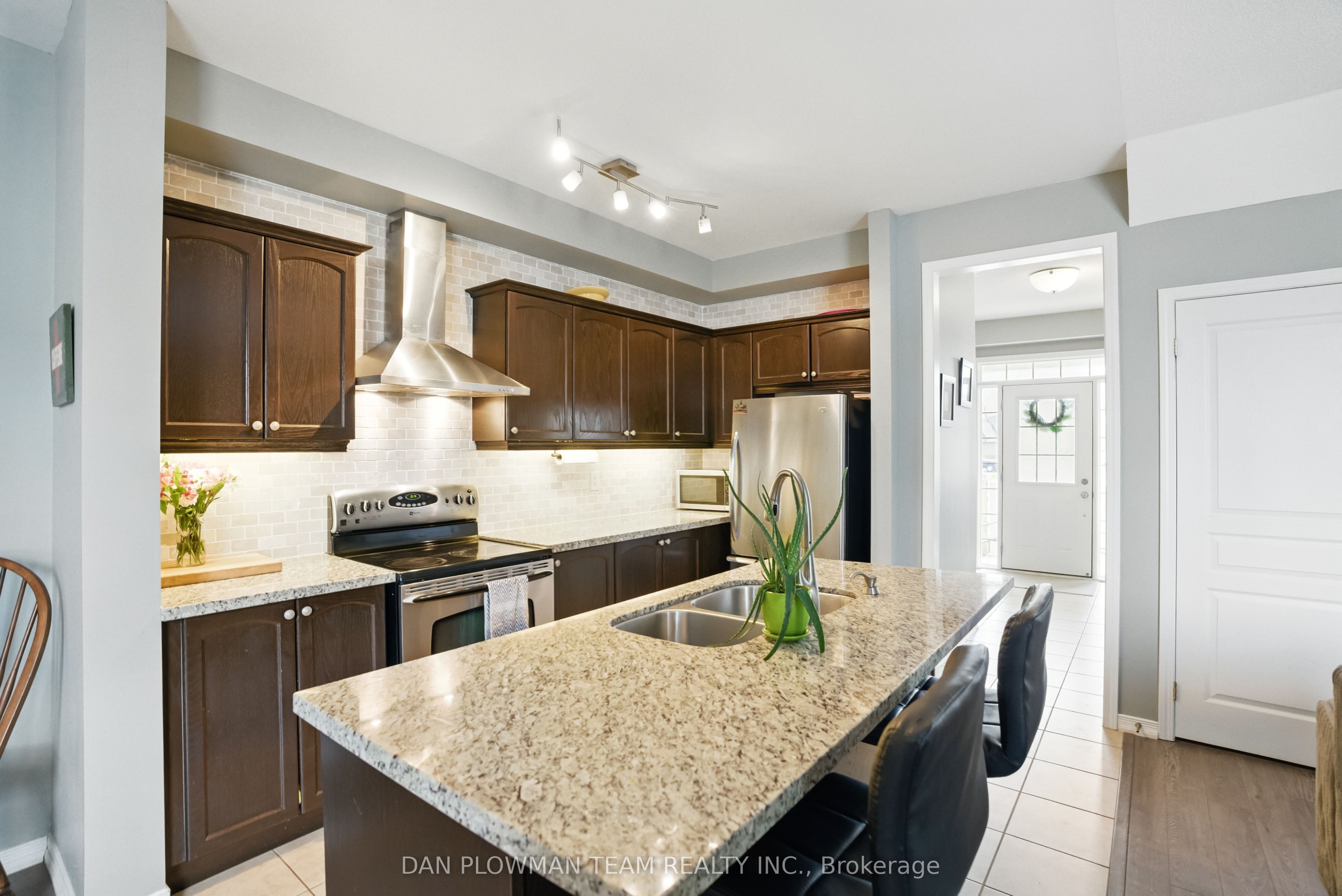 764 Carlisle Street Property Photo 16