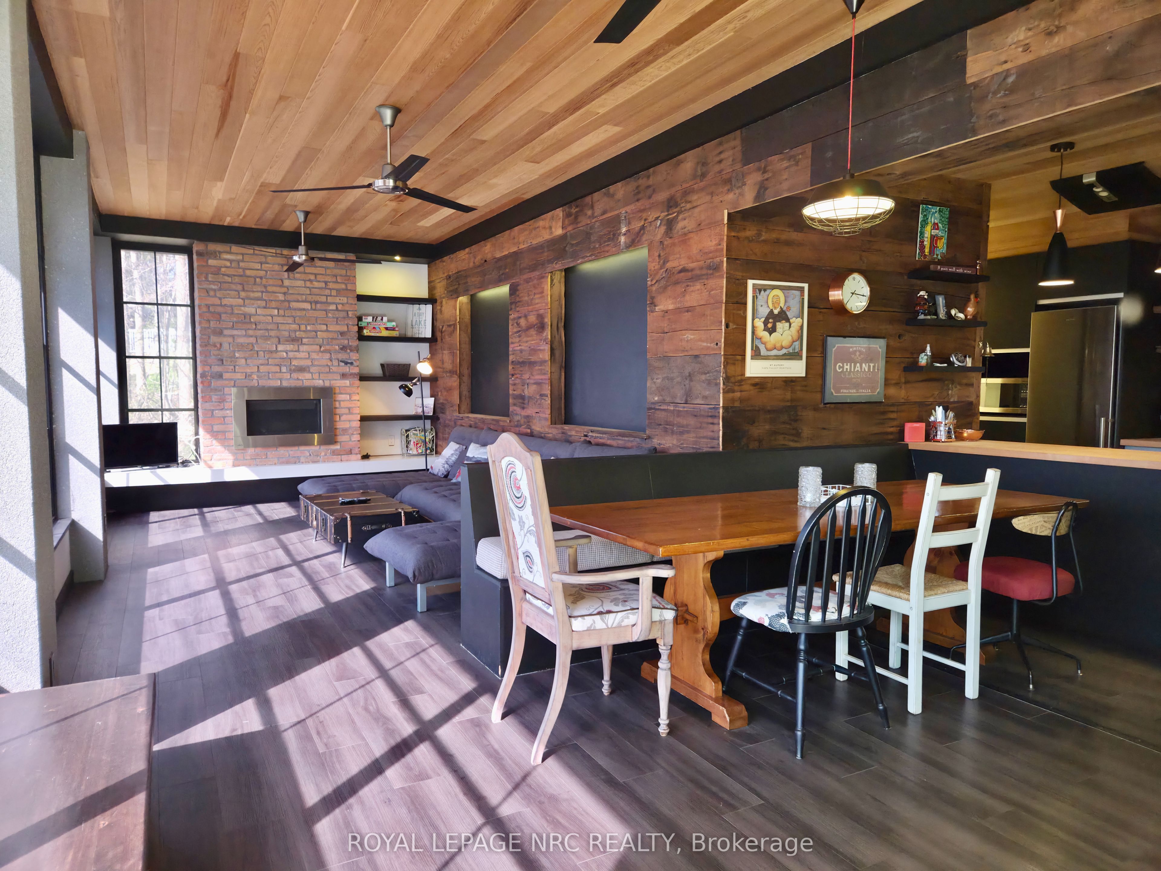 10 Hillside Property Photo 8
