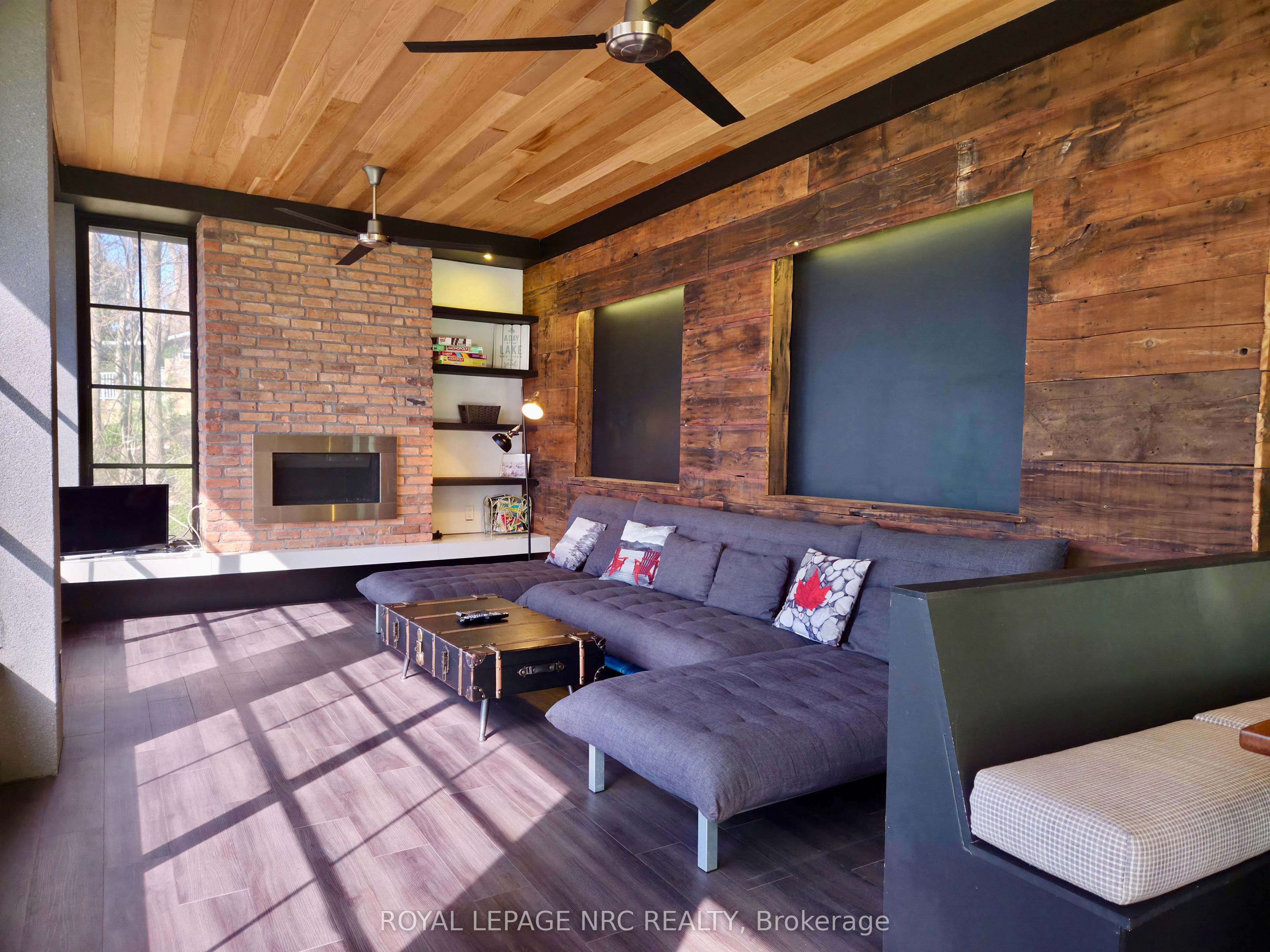 10 Hillside Property Photo 9